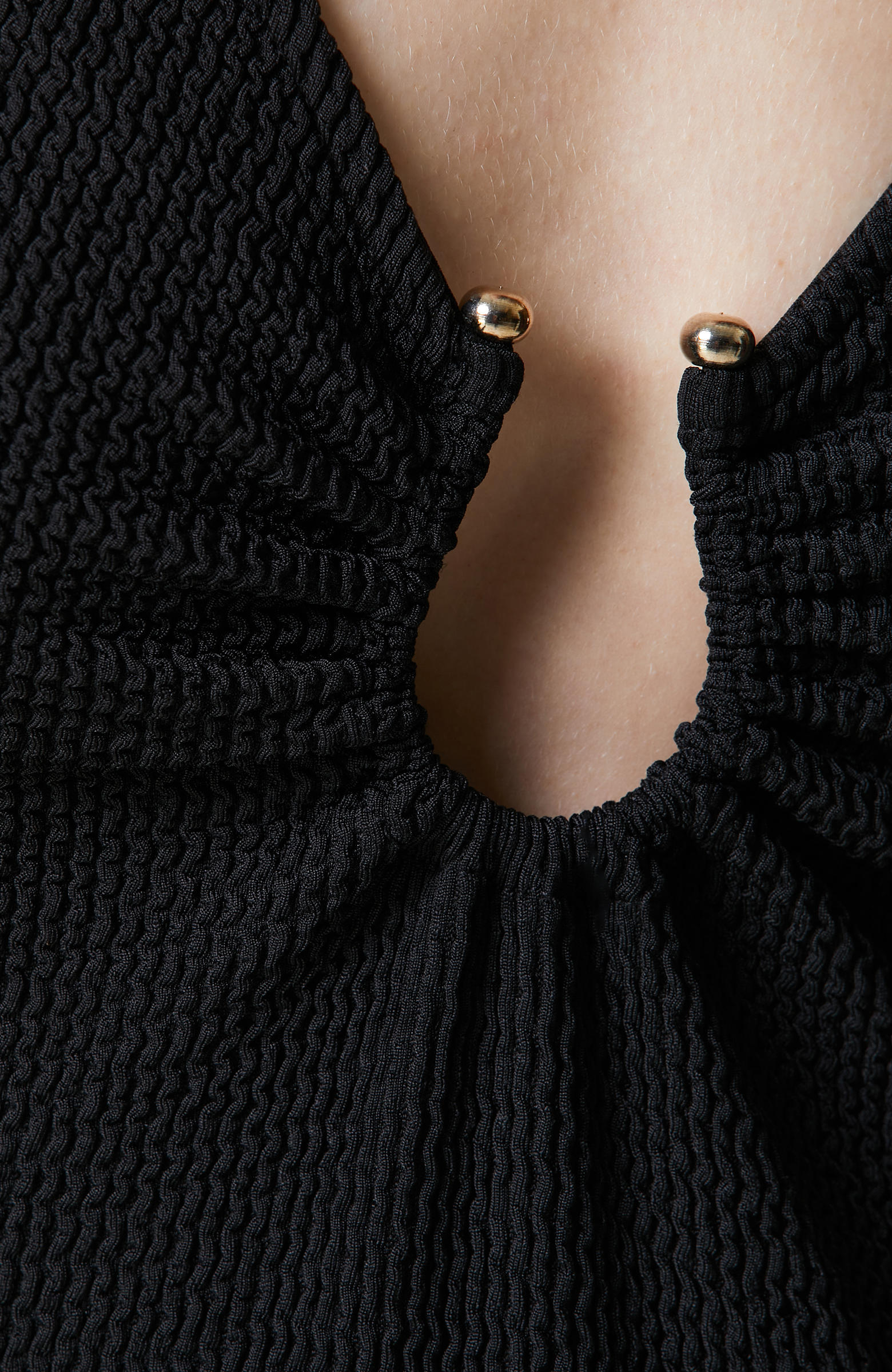 Siyah Kolsuz U Yaka Bluz