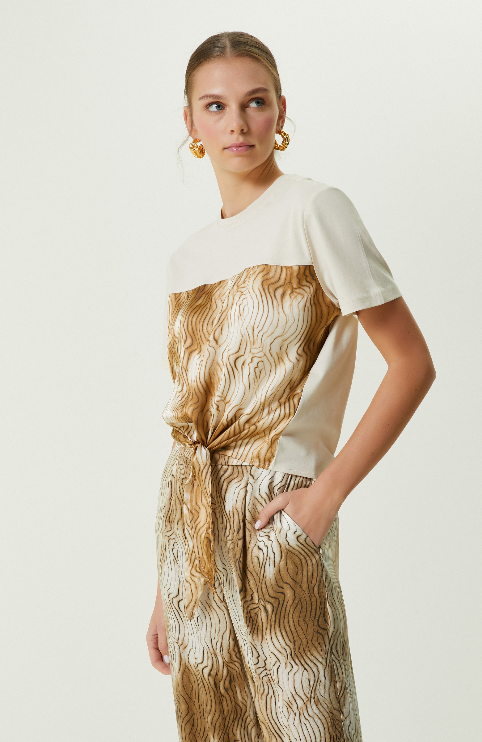 Taş Rengi Kısa Kollu Bisiklet Yaka T-Shirt