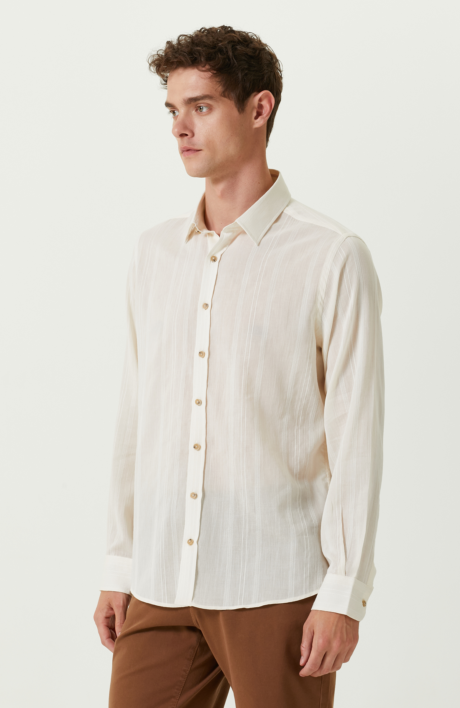 Bej Çizgili Klasik Yaka Gömlek