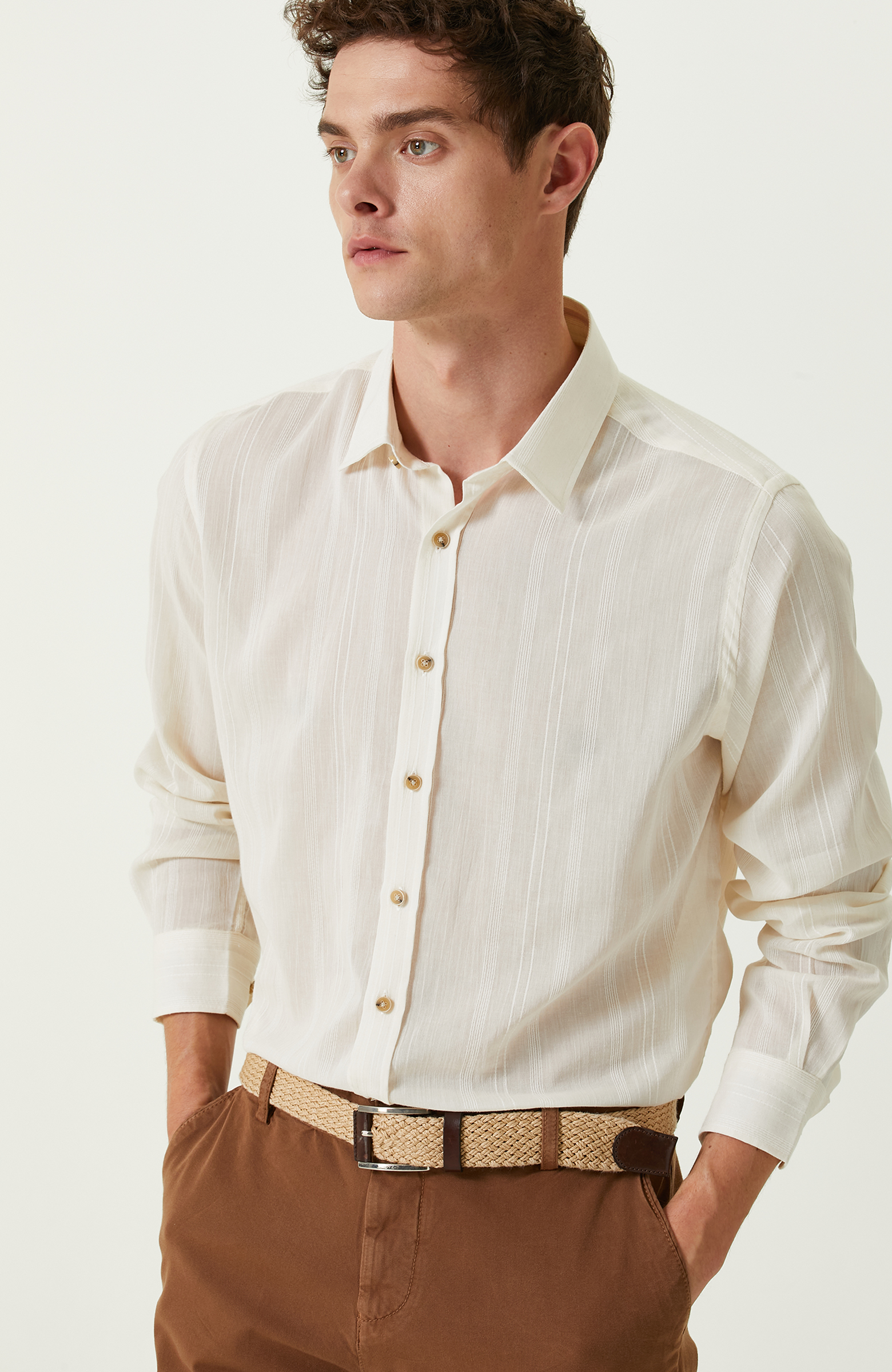 Bej Çizgili Klasik Yaka Gömlek