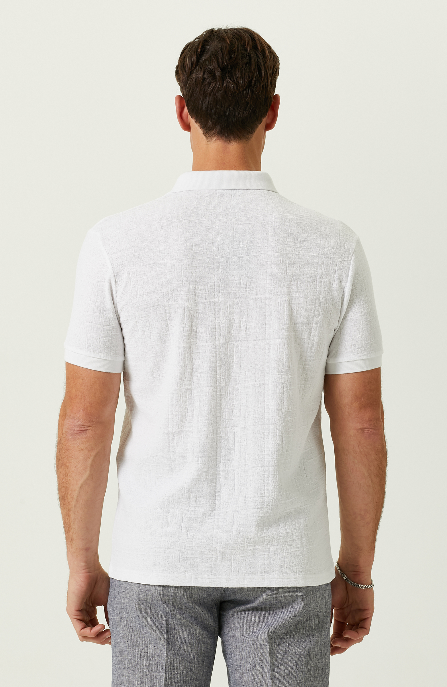 Beyaz Jakarlı Polo Yaka Gömlek