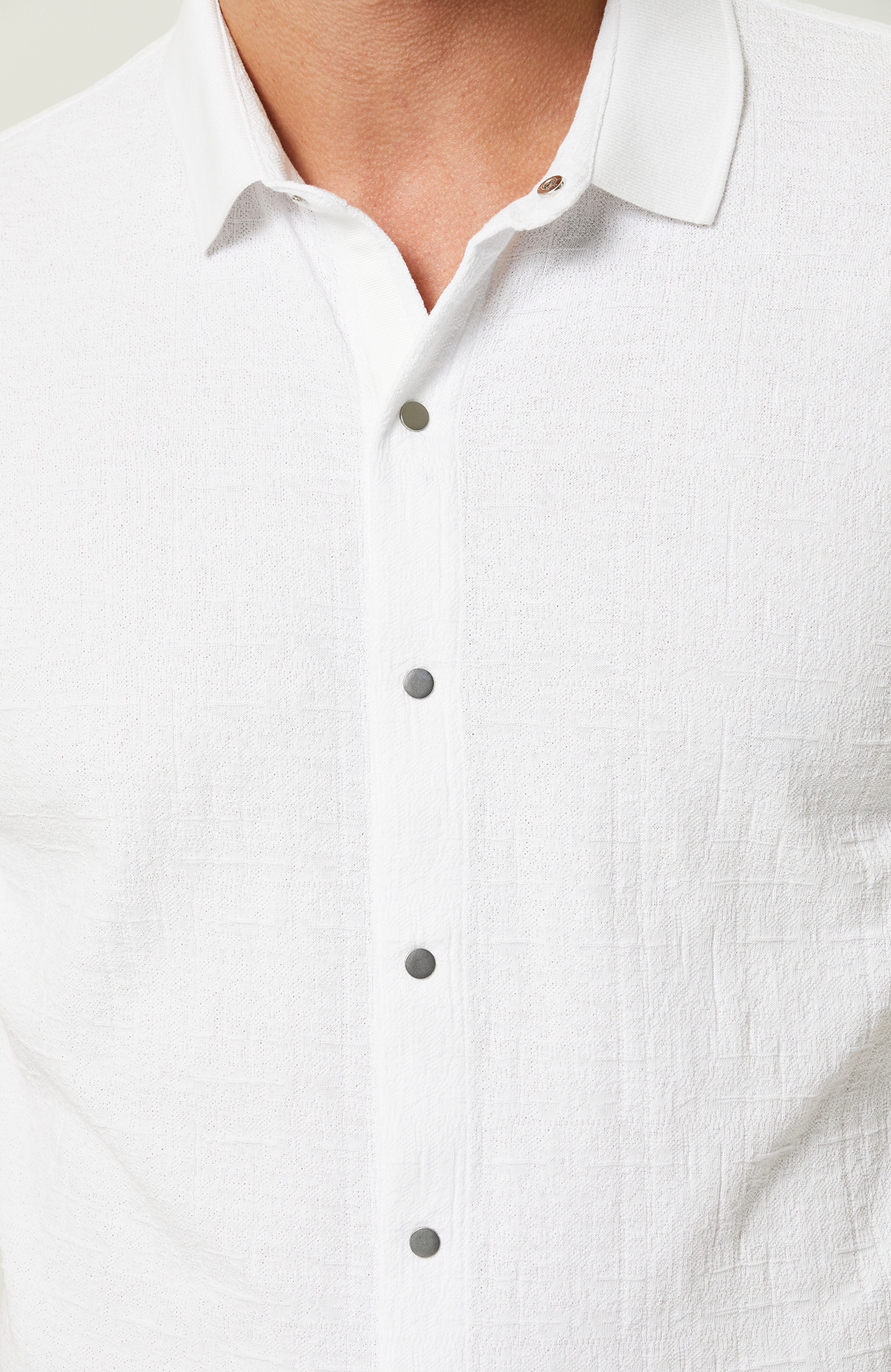 Beyaz Jakarlı Polo Yaka Gömlek