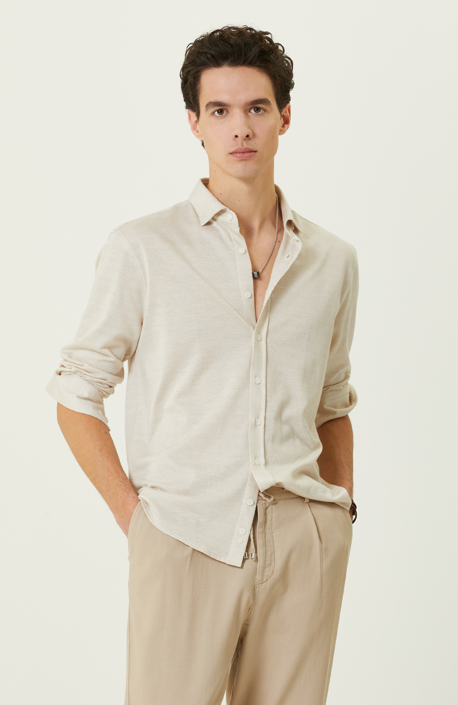 Bej Uzun Kollu Örme Gömlek