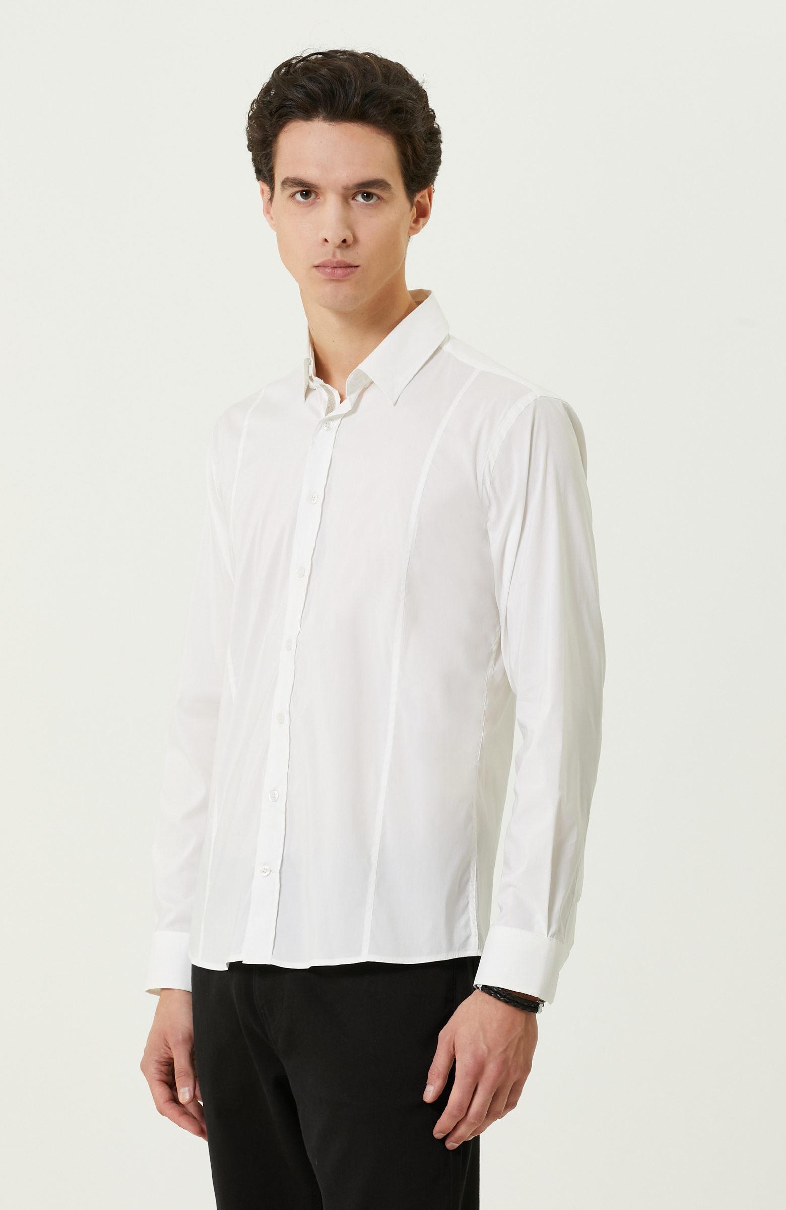 Beyaz Uzun Kollu Cepsiz Gömlek