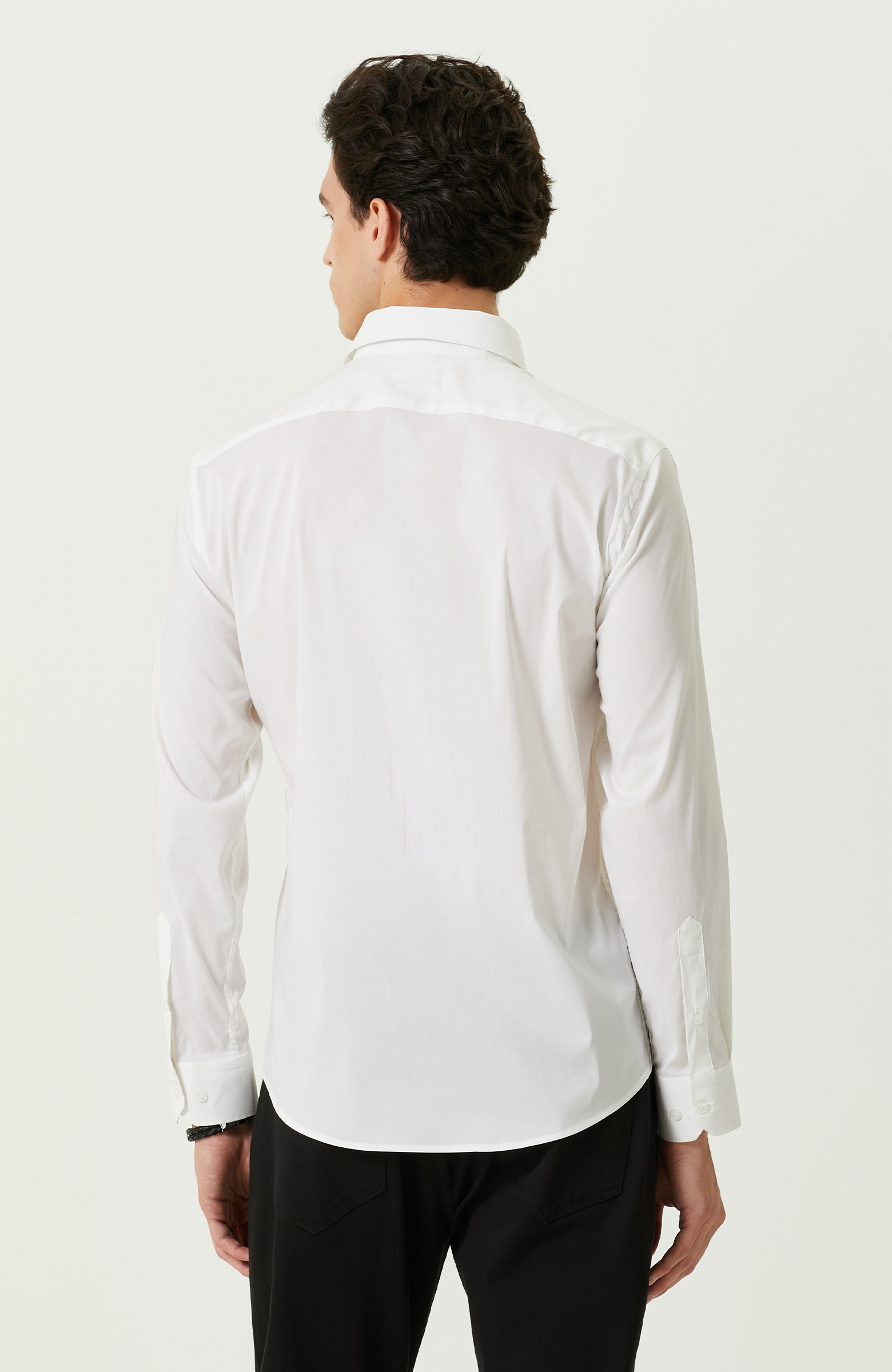 Beyaz Uzun Kollu Cepsiz Gömlek