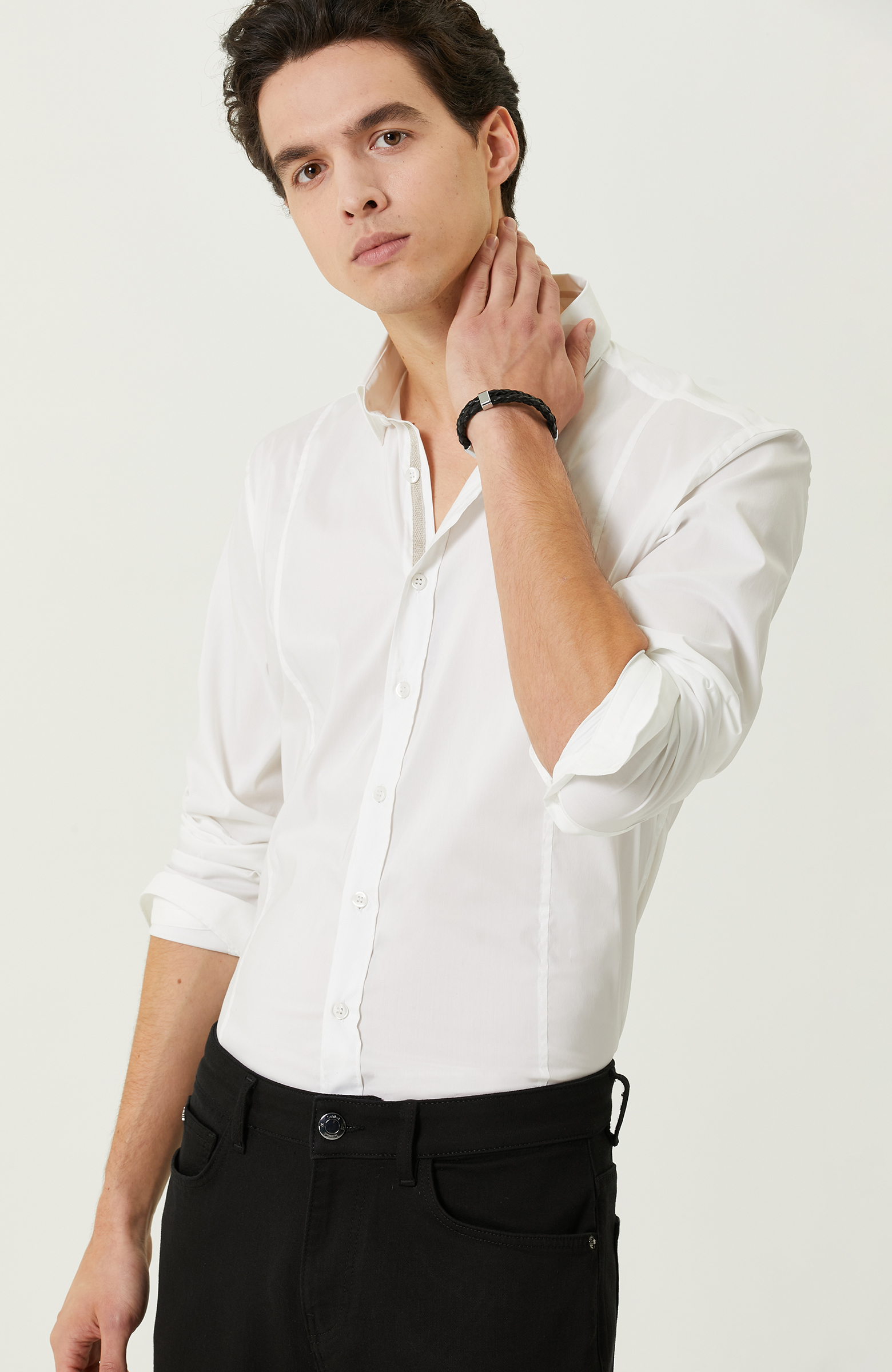 Beyaz Uzun Kollu Cepsiz Gömlek