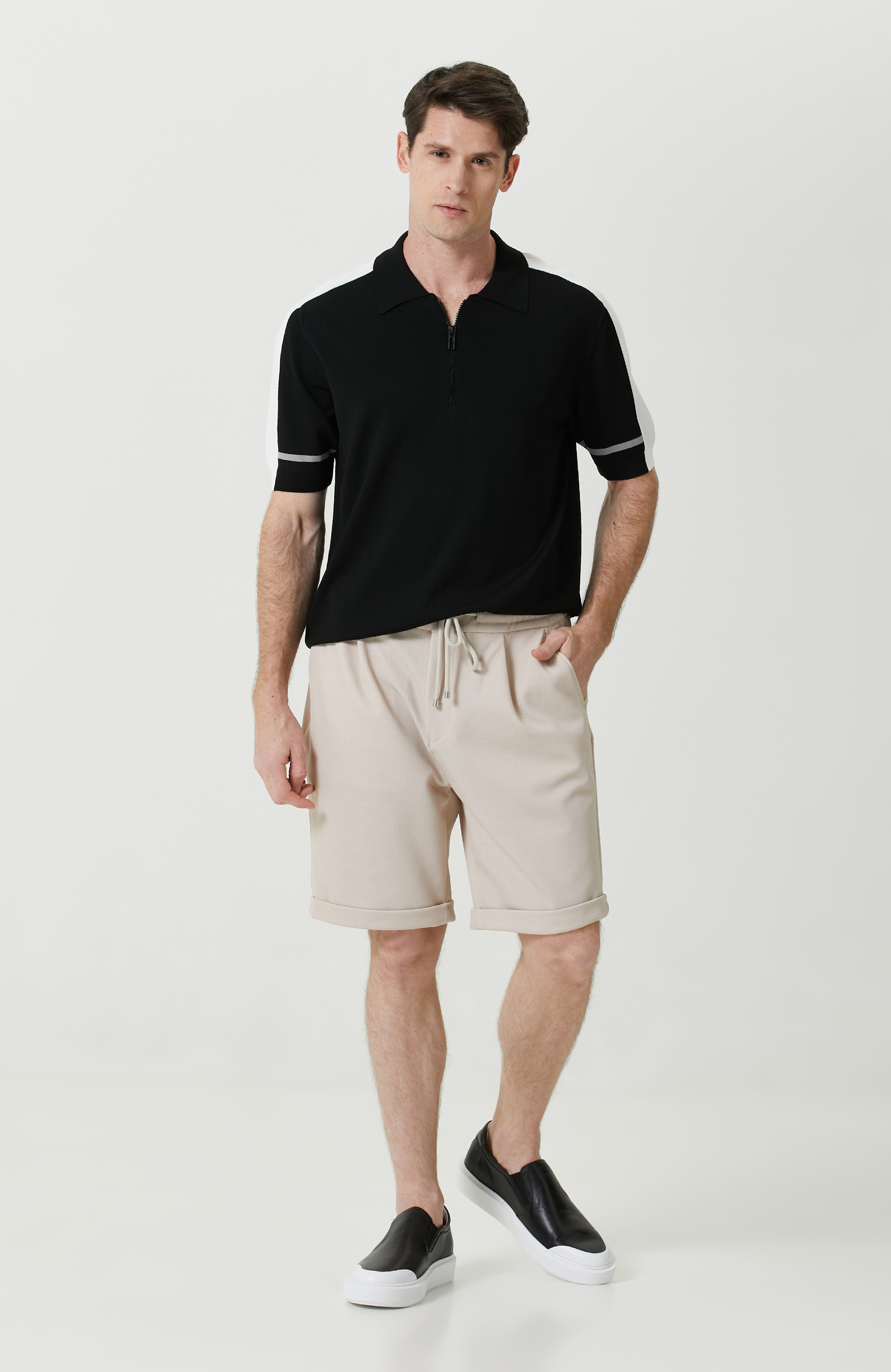 Siyah Beyaz Kısa Kollu Polo Yaka Kazak