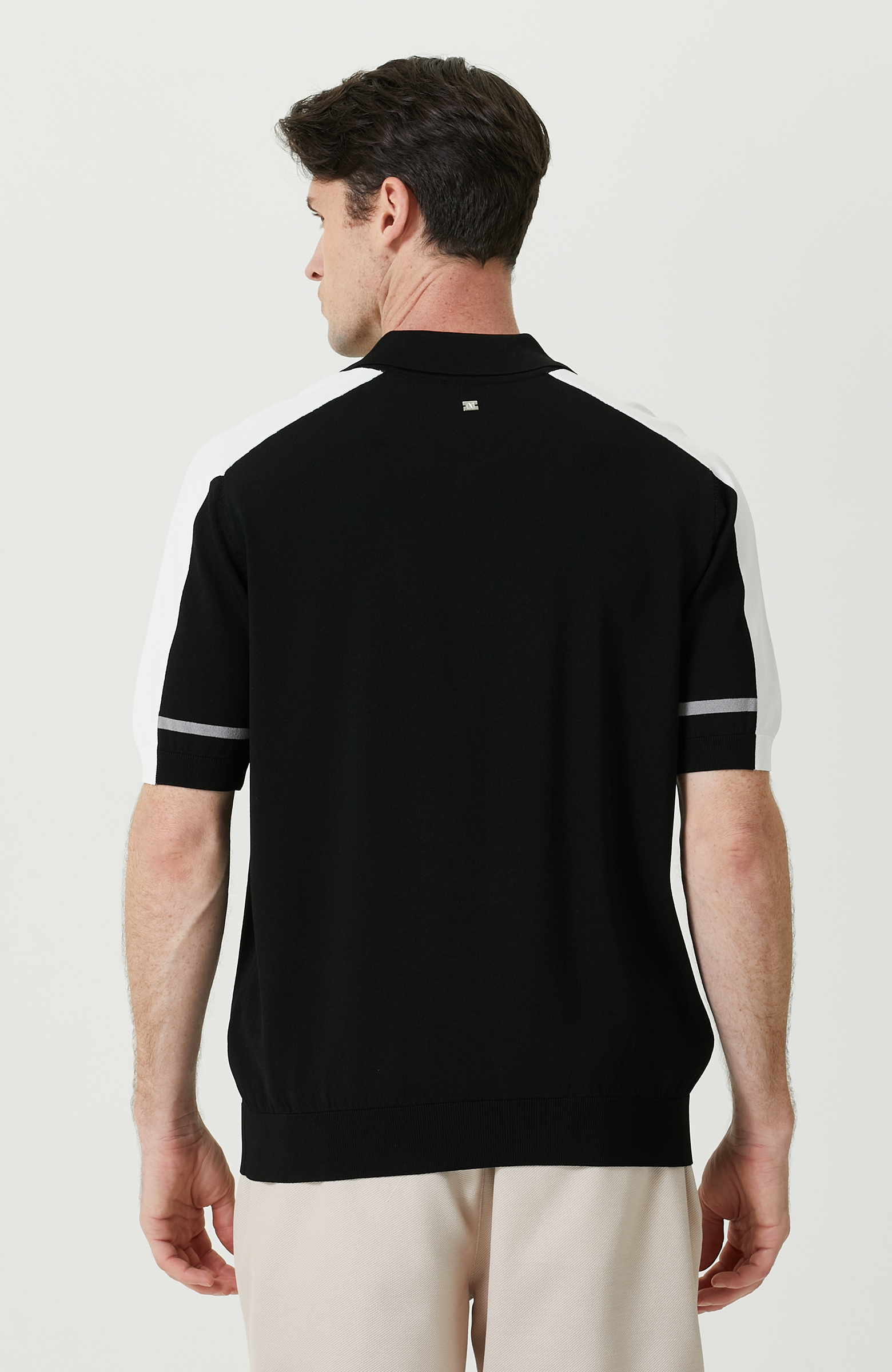 Siyah Beyaz Kısa Kollu Polo Yaka Kazak