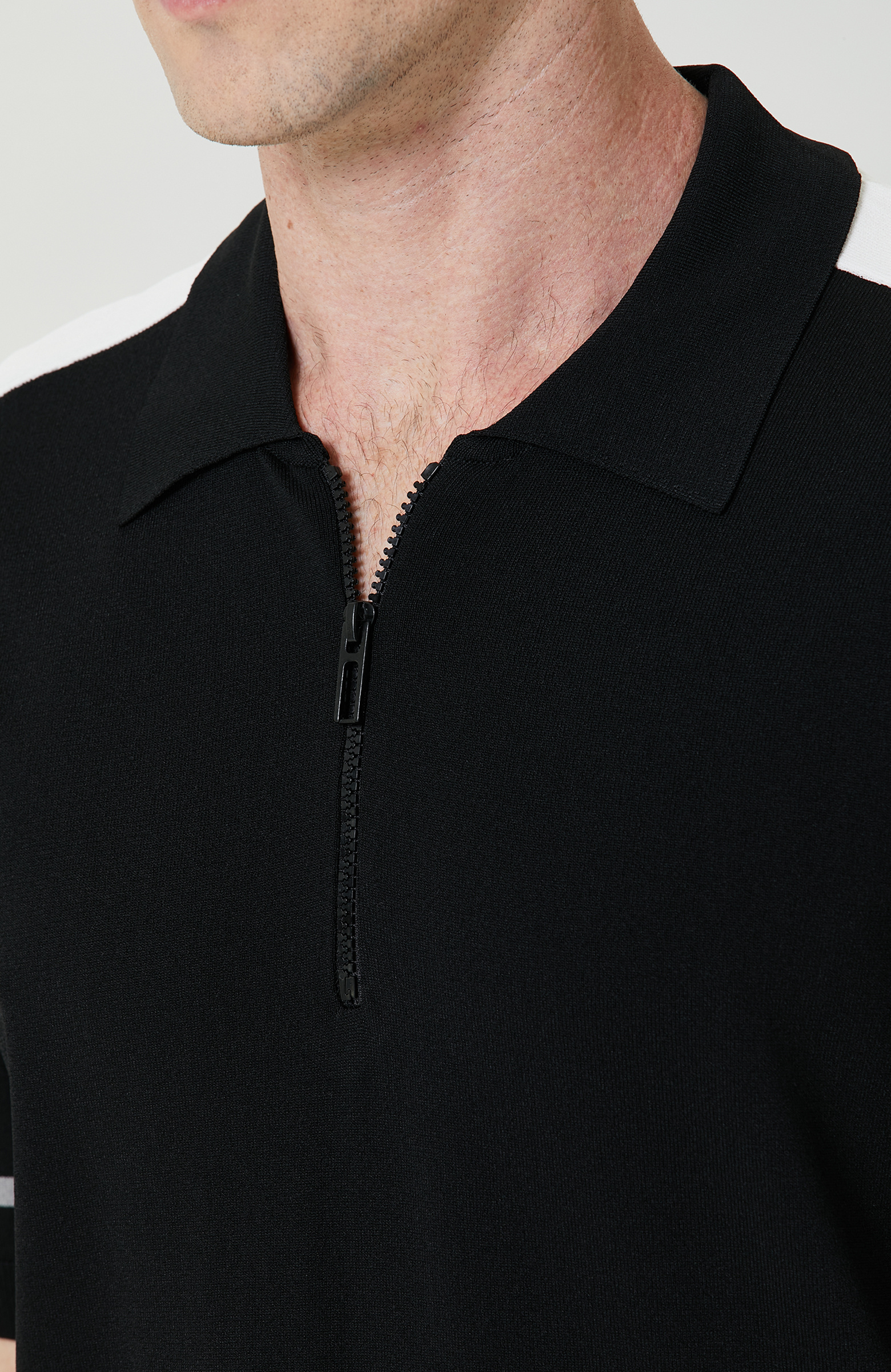 Siyah Beyaz Kısa Kollu Polo Yaka Kazak