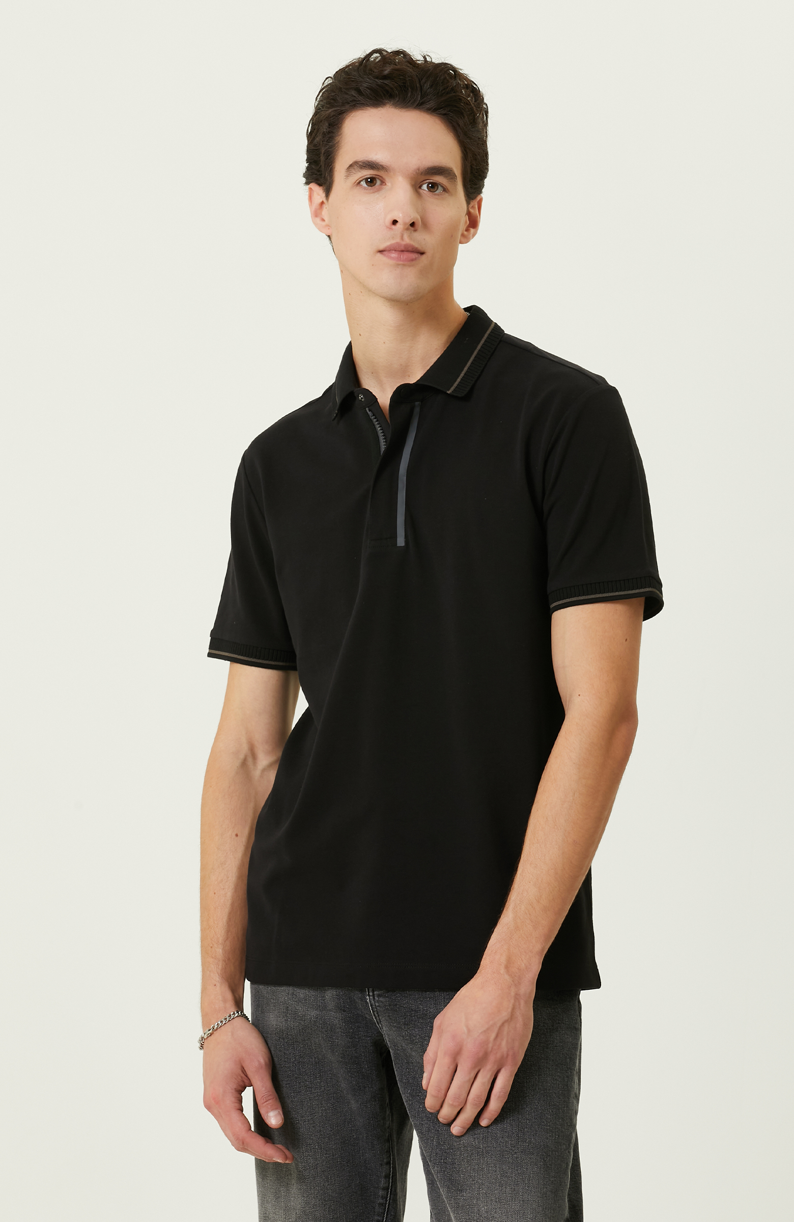 Siyah Fermuarlı Polo Yaka T-Shirt