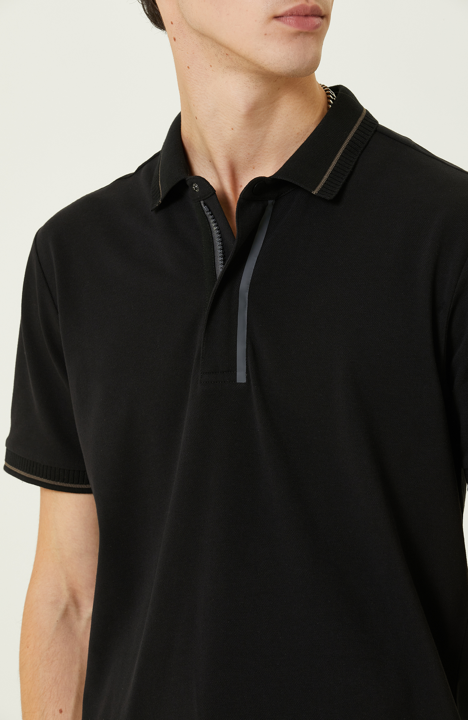 Siyah Fermuarlı Polo Yaka T-Shirt