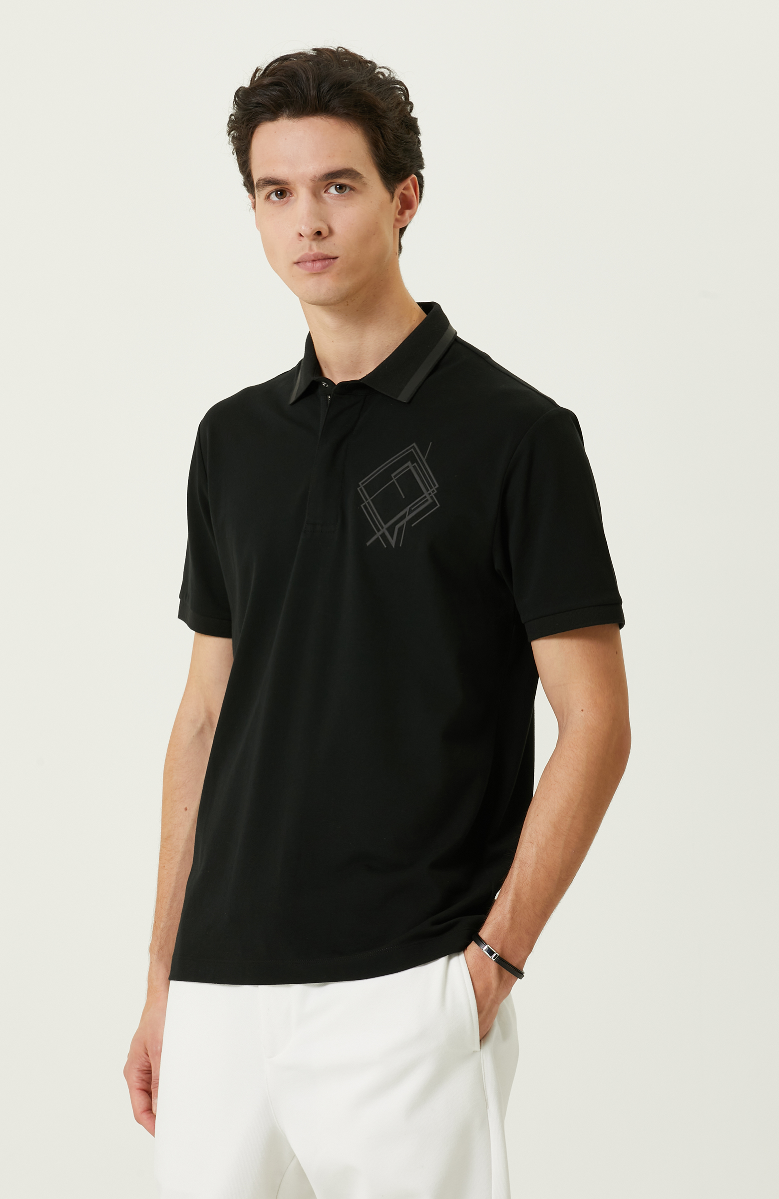 Siyah Baskılı Fermuarlı Polo Yaka T-Shirt