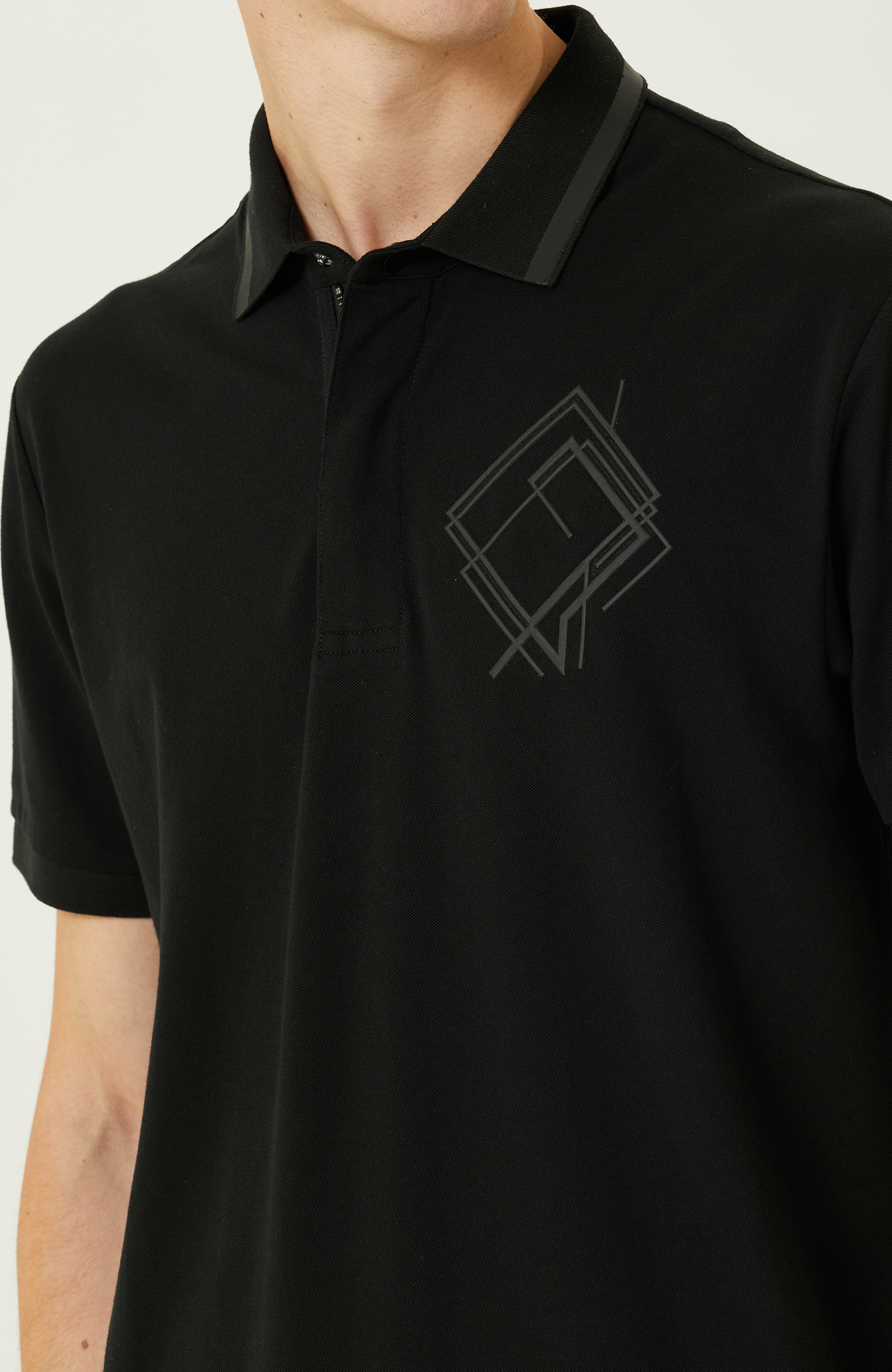 Siyah Baskılı Fermuarlı Polo Yaka T-Shirt