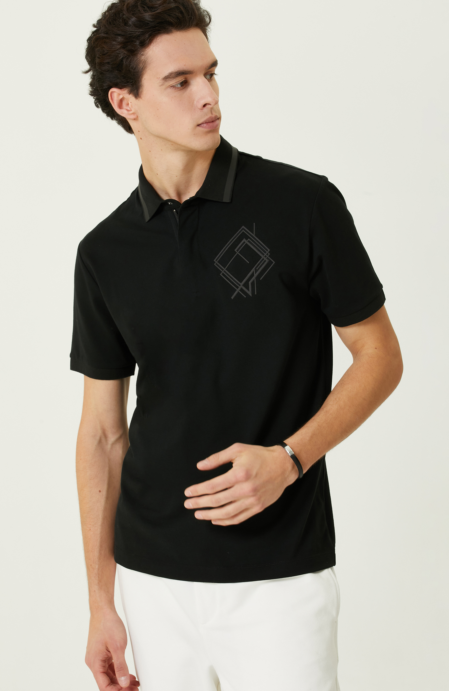 Siyah Baskılı Fermuarlı Polo Yaka T-Shirt