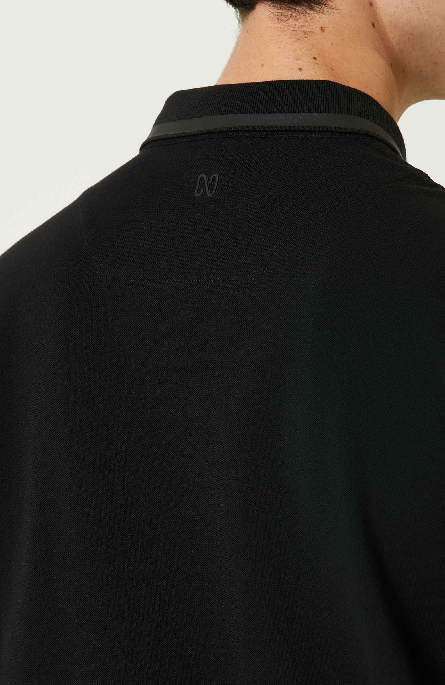 Siyah Baskılı Fermuarlı Polo Yaka T-Shirt
