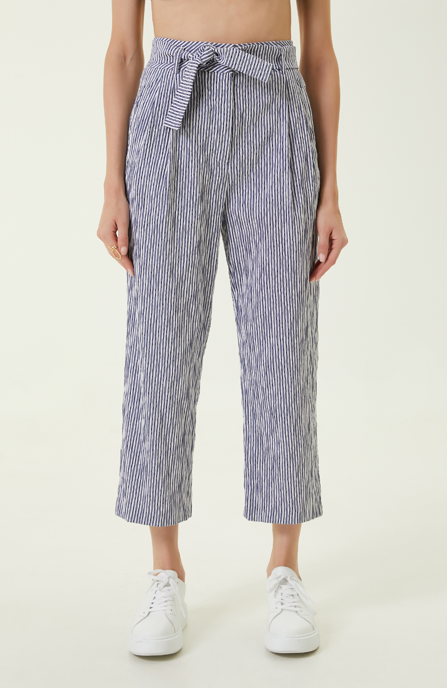 Lacivert Beyaz Beli Büzgülü Pantolon