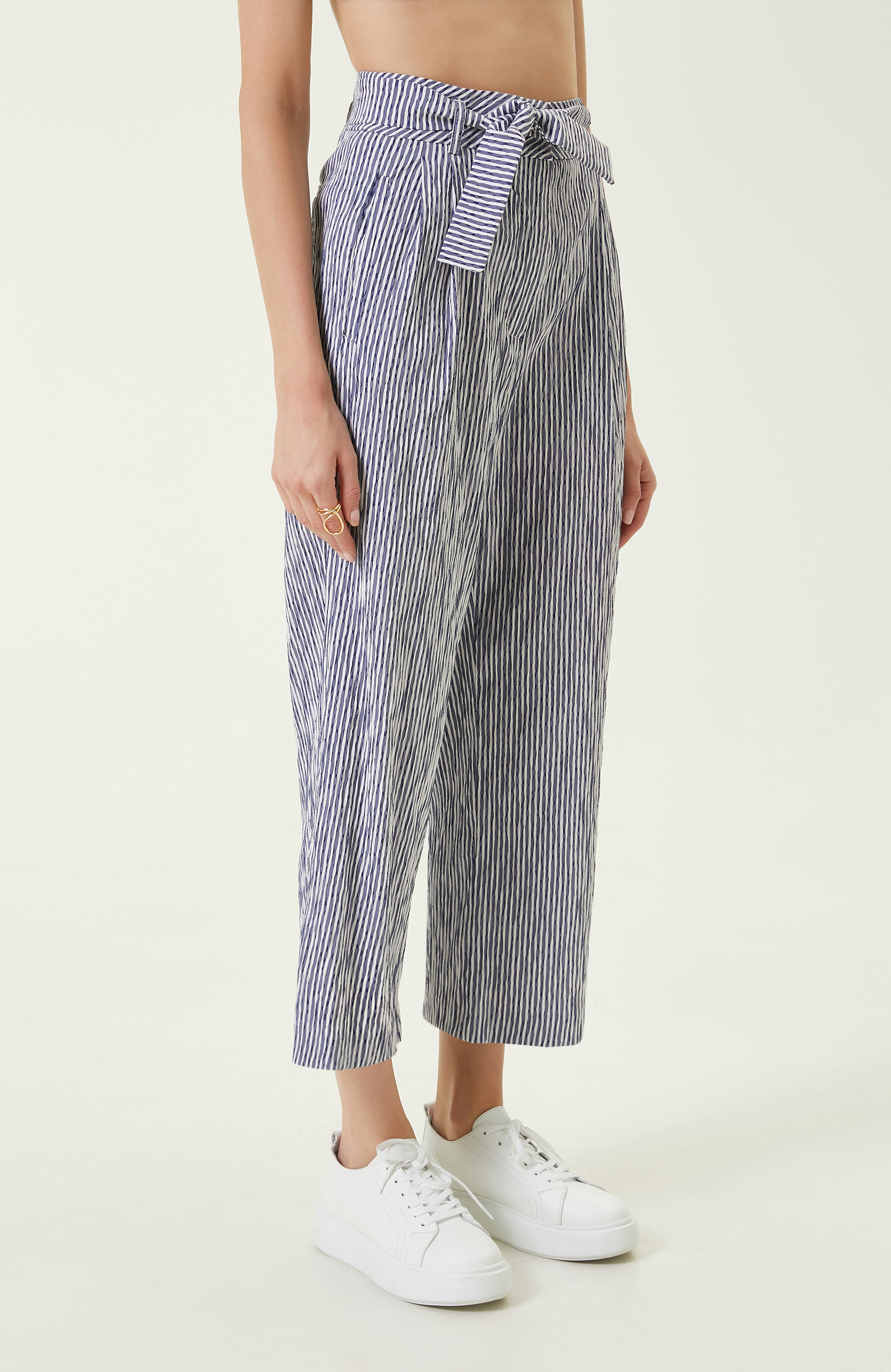 Lacivert Beyaz Beli Büzgülü Pantolon