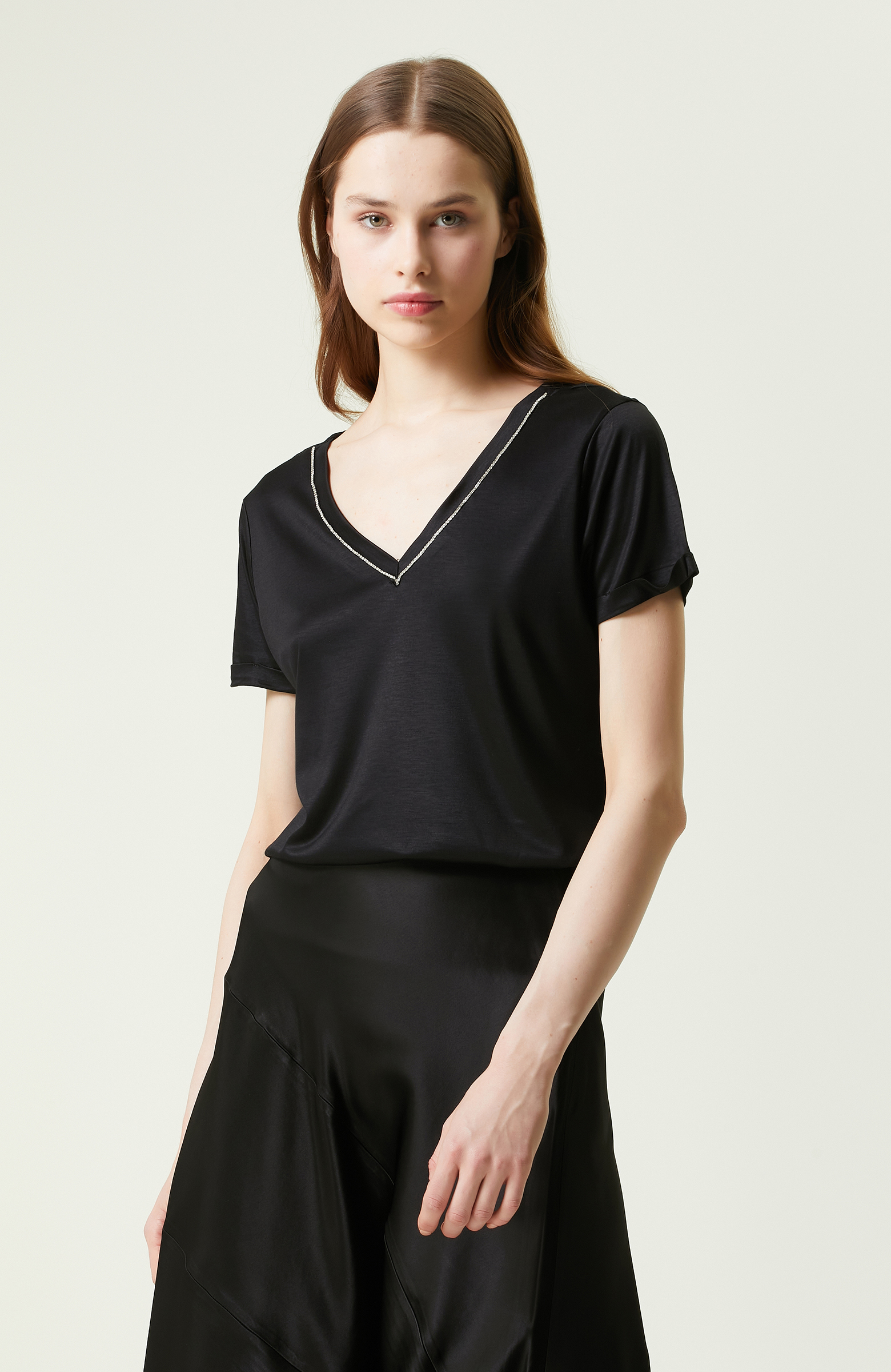 Siyah Kısa Kollu V Yaka T-shirt