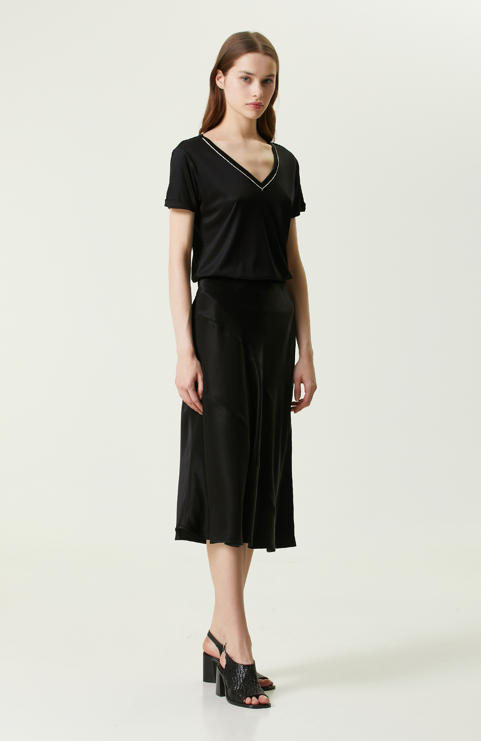 Siyah Kısa Kollu V Yaka T-shirt