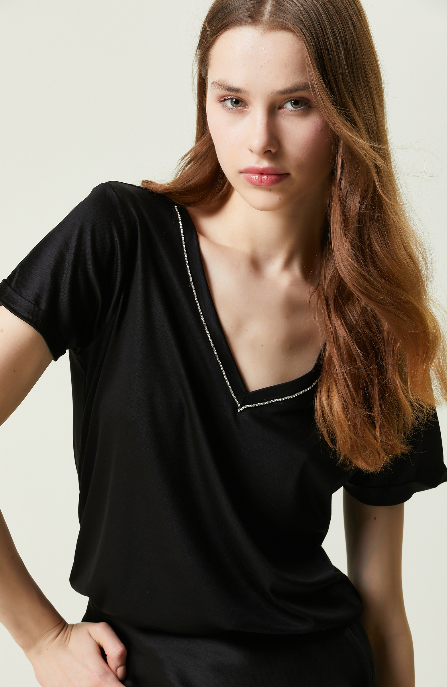 Siyah Kısa Kollu V Yaka T-shirt