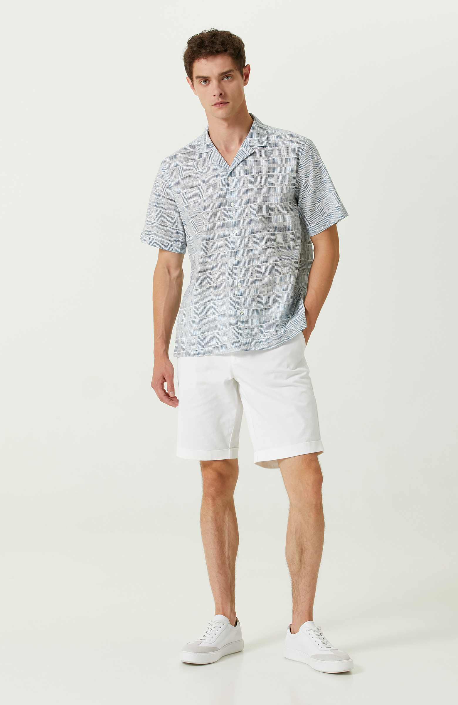 Mavi Beyaz Pamuklu Kısa Kollu Gömlek