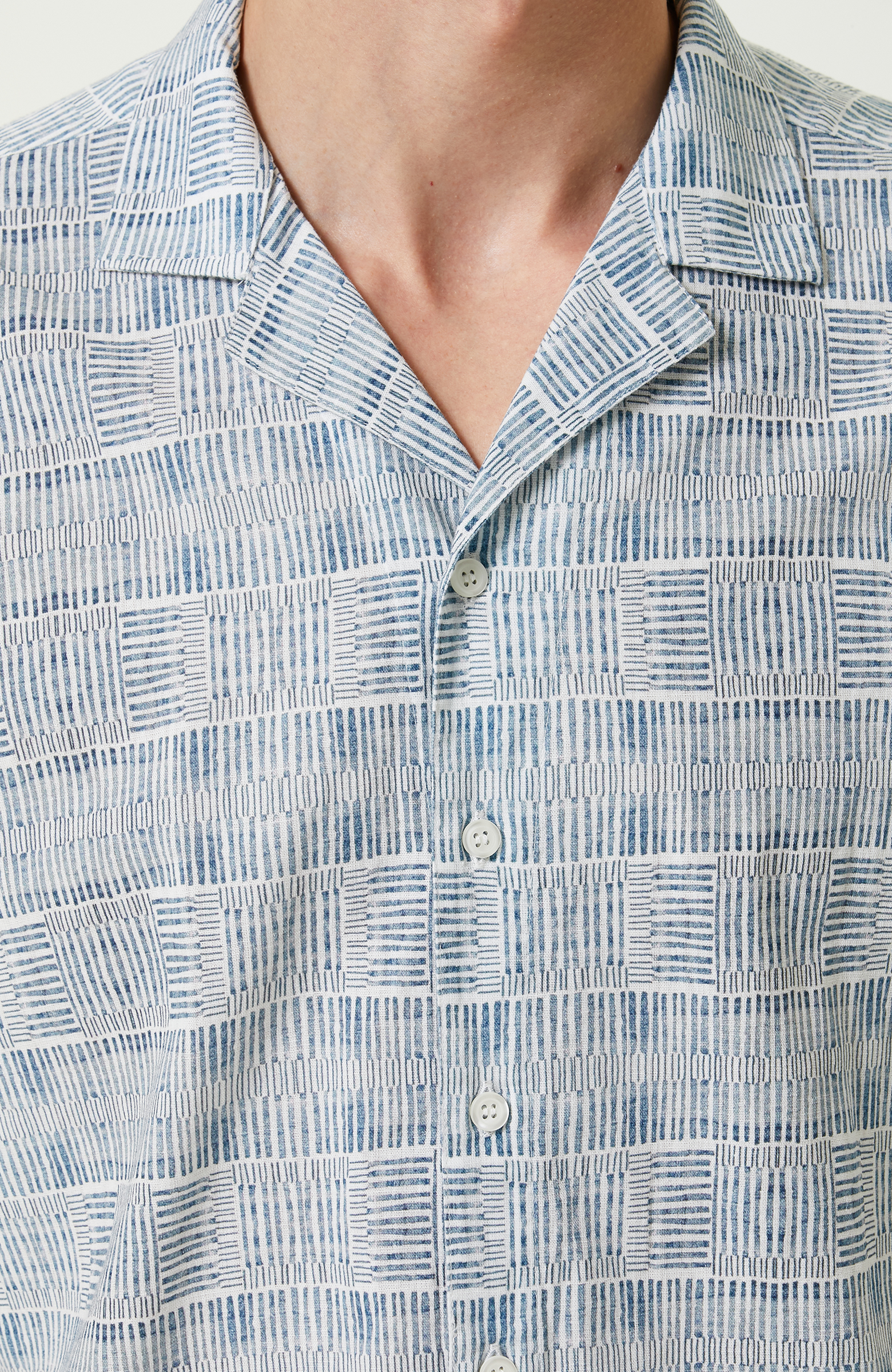 Mavi Beyaz Pamuklu Kısa Kollu Gömlek