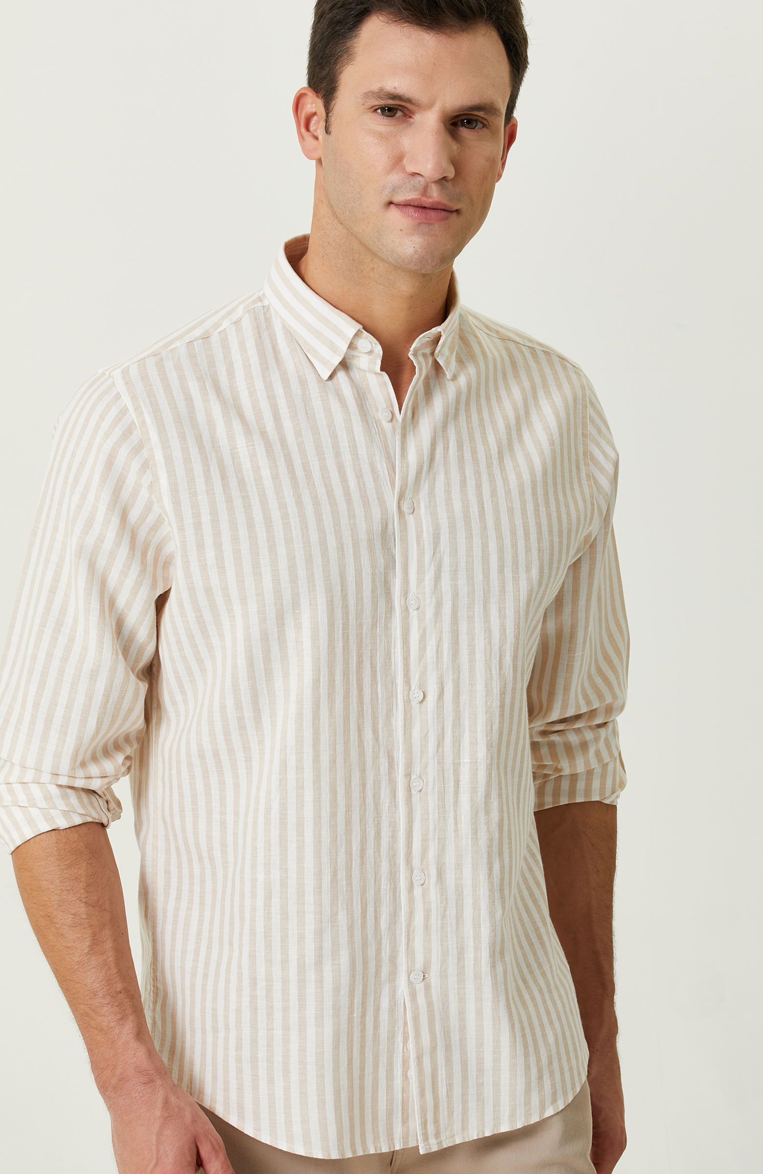 Bej Düğmeli Uzun Kollu Gömlek