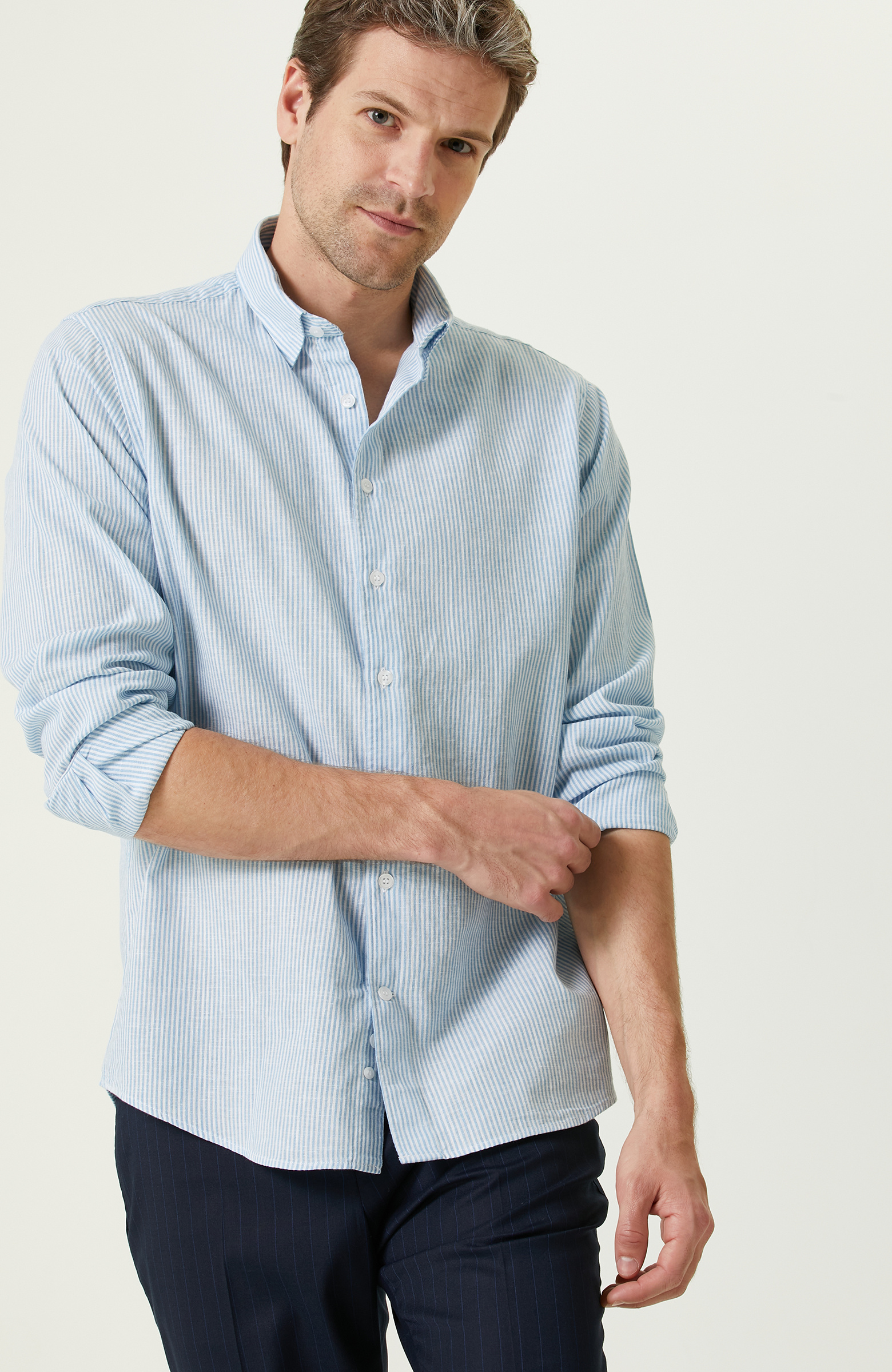 Mavi Düğmeli Yaka Uzun Kollu Gömlek