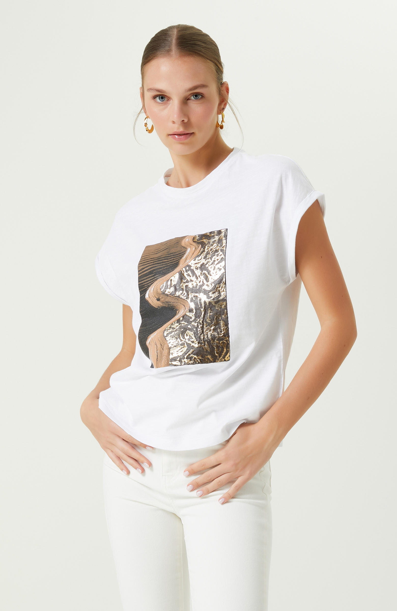 Beyaz Bisiklet Yaka Kısa Kollu Tshirt