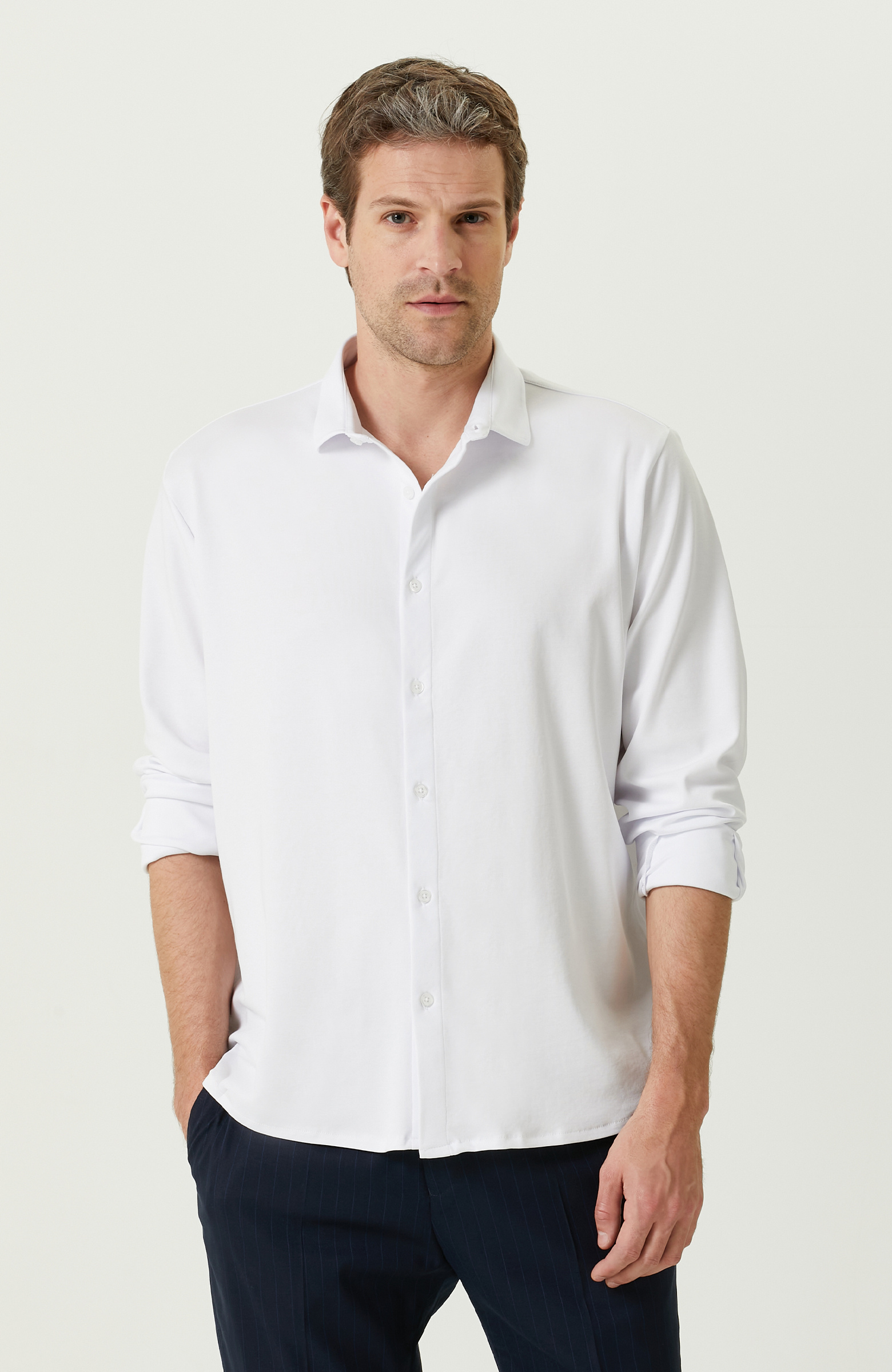 Beyaz Klasik Yaka Uzun Kollu Gömlek