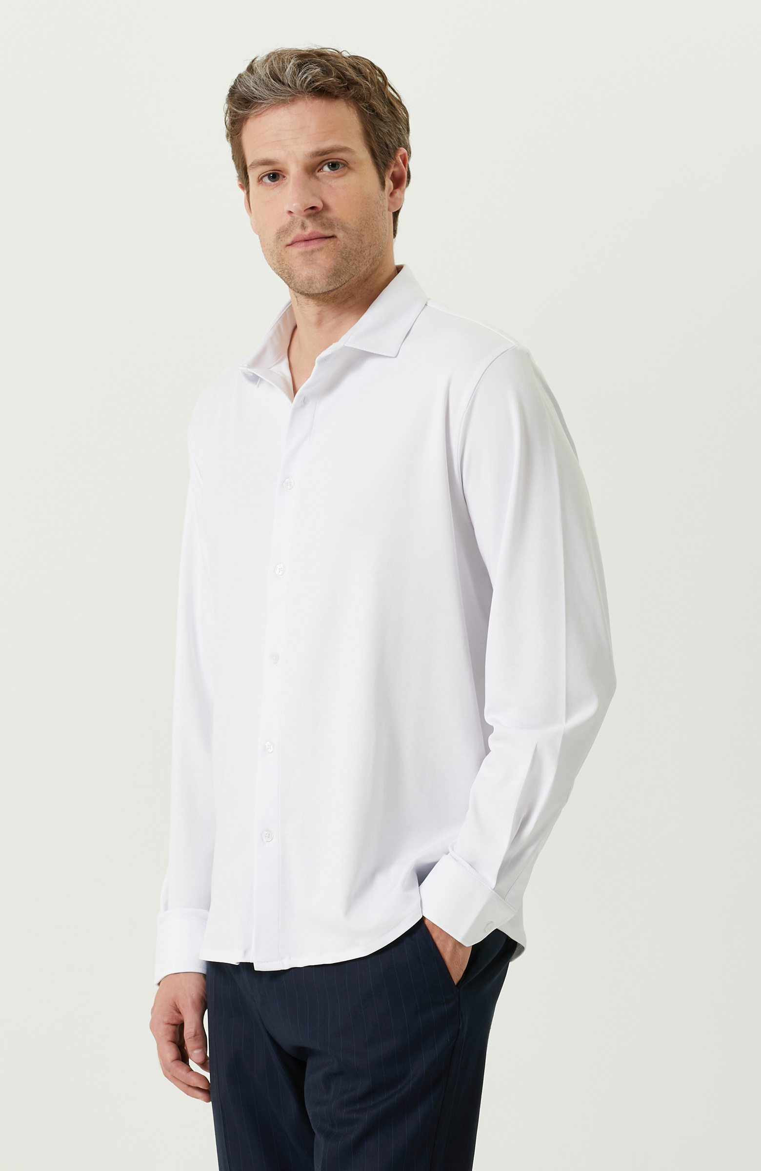 Beyaz Klasik Yaka Uzun Kollu Gömlek