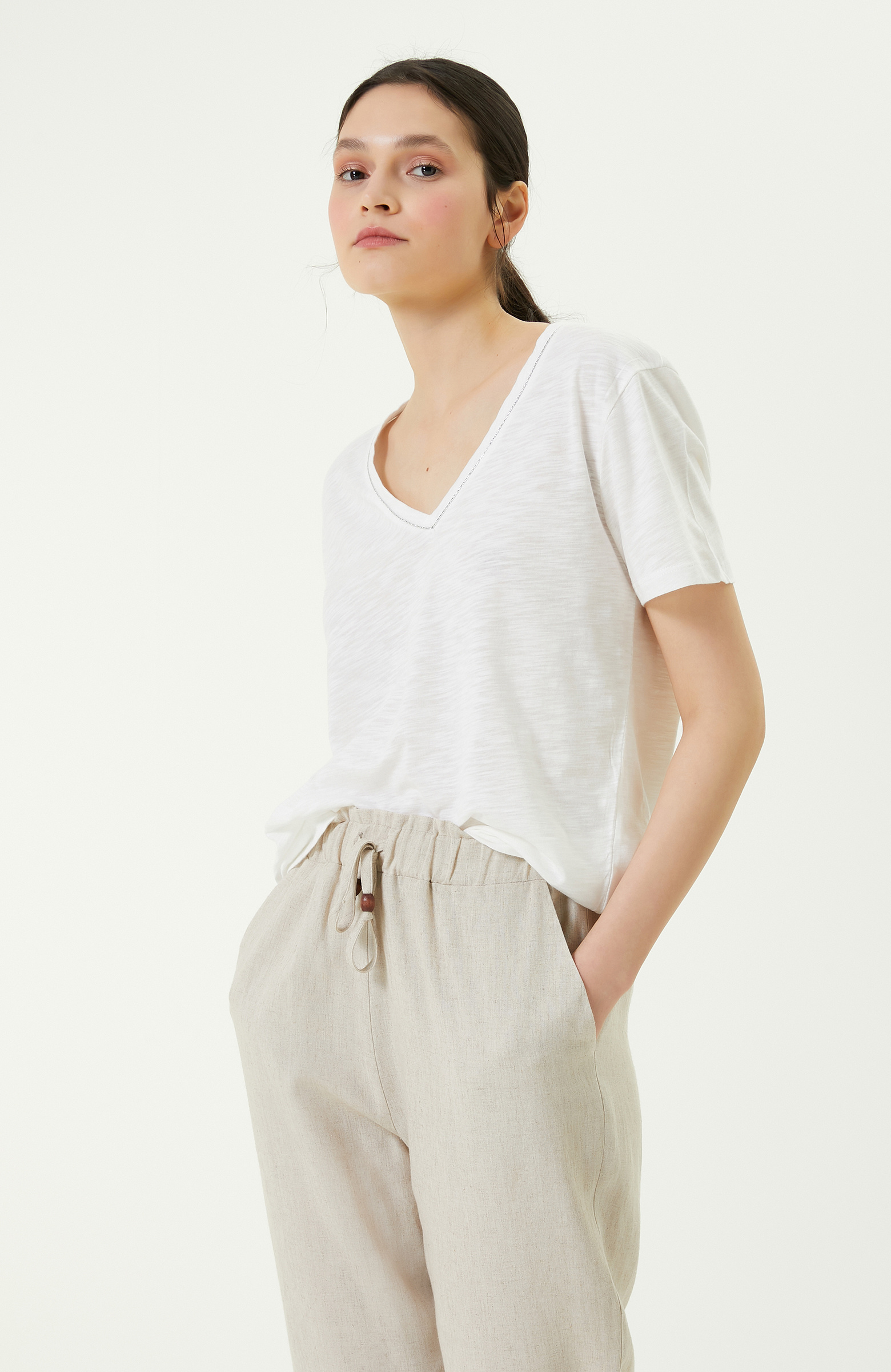 Ekru V Yaka Kısa Kollu Tshirt