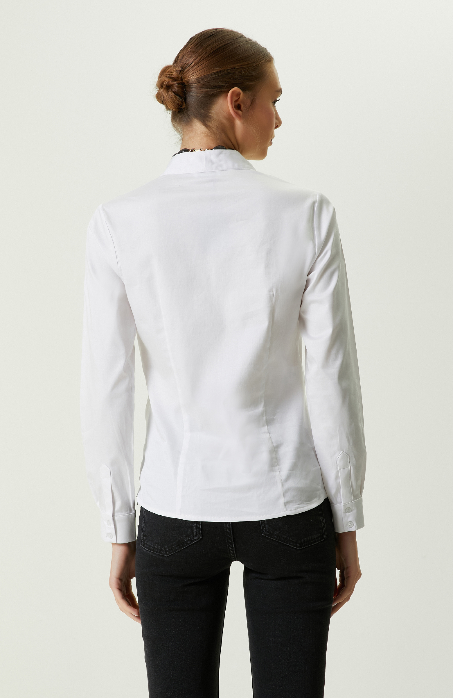 Beyaz Dokuma Hakim Yaka Gömlek