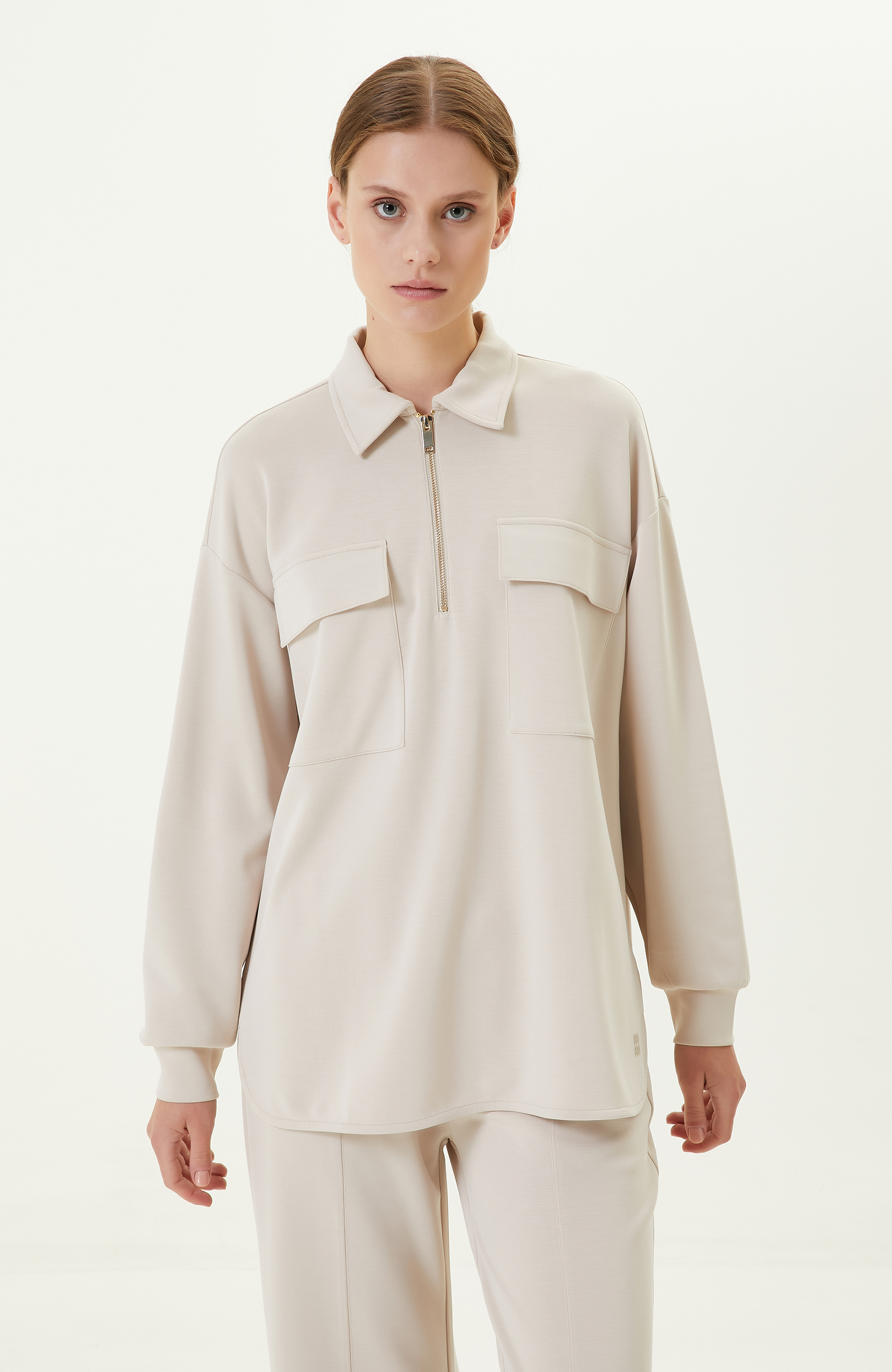 Cep Detaylı Taş Rengi Sweatshirt