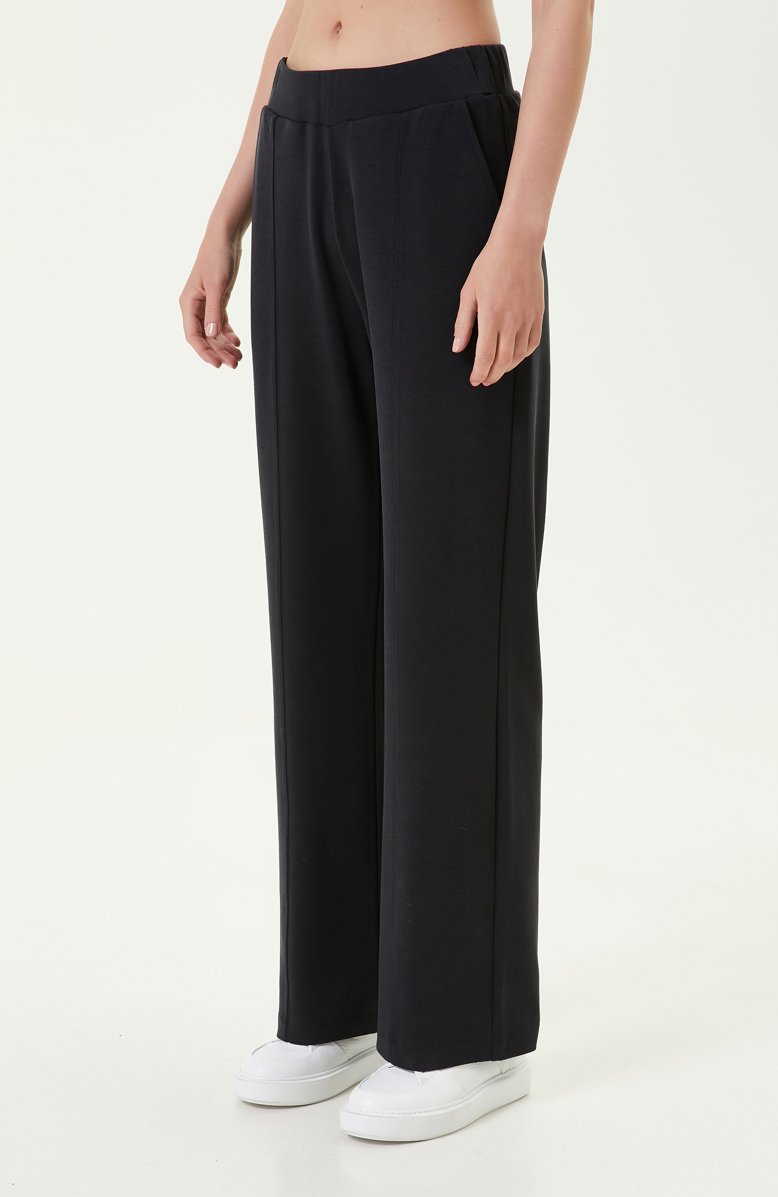 Bol Paça Siyah Eşofman