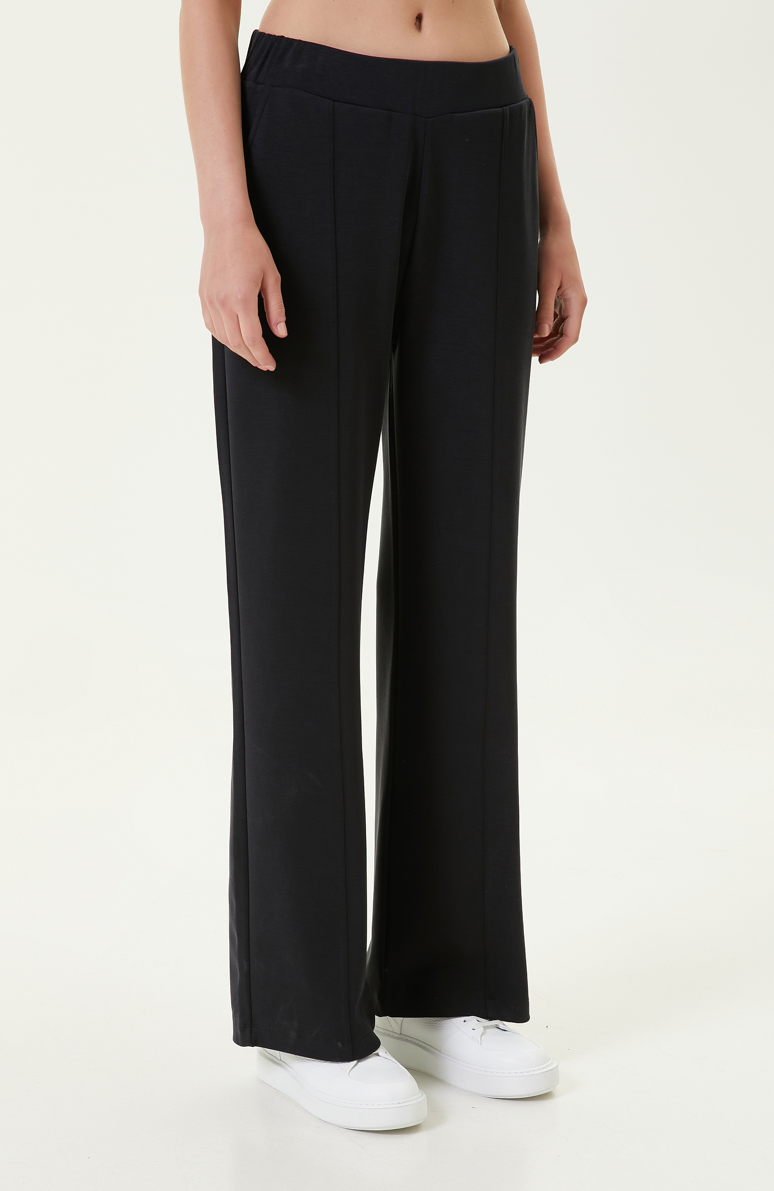 Bol Paça Siyah Eşofman