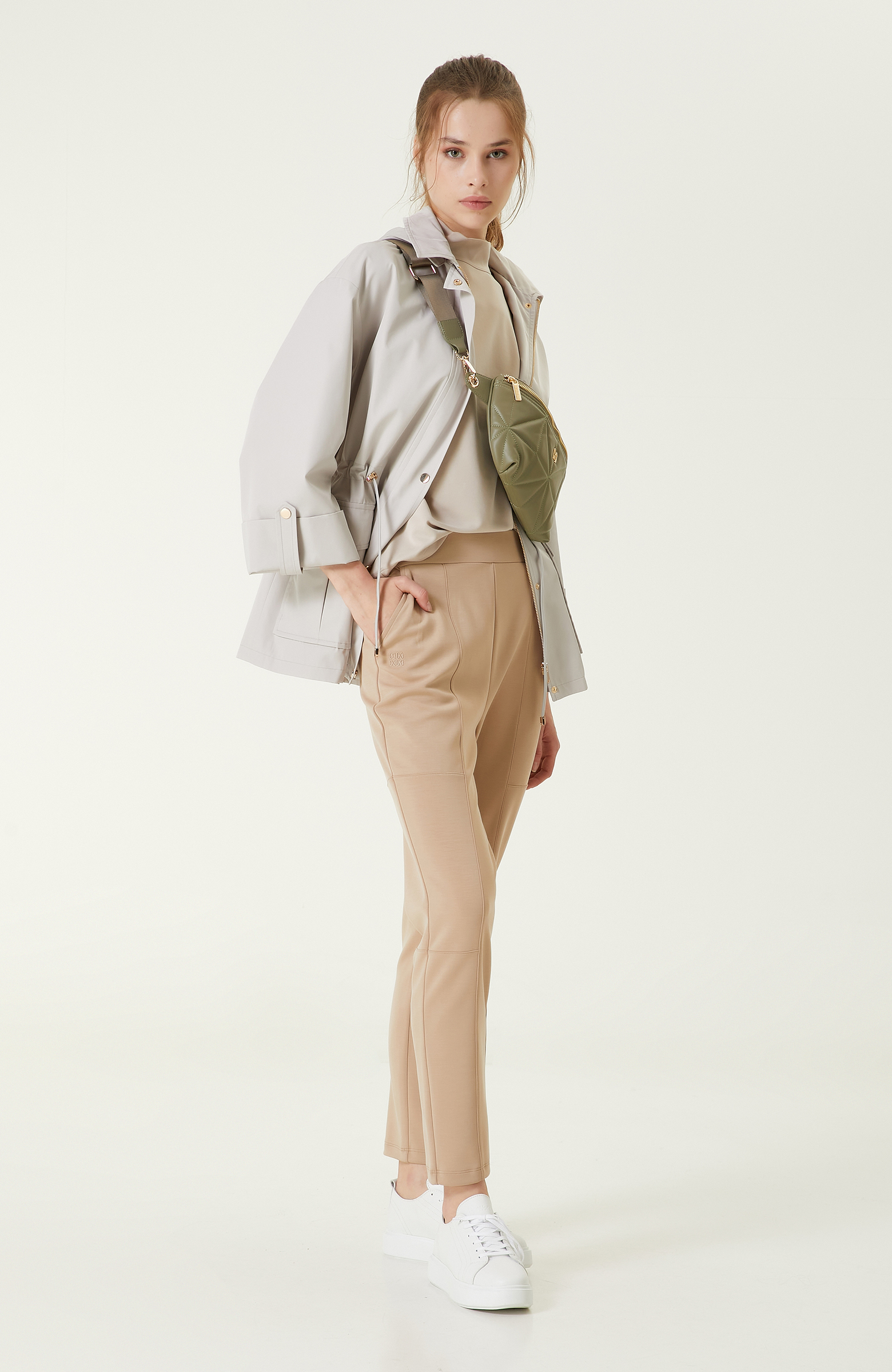 Bej Dikiş Detaylı Eşofman