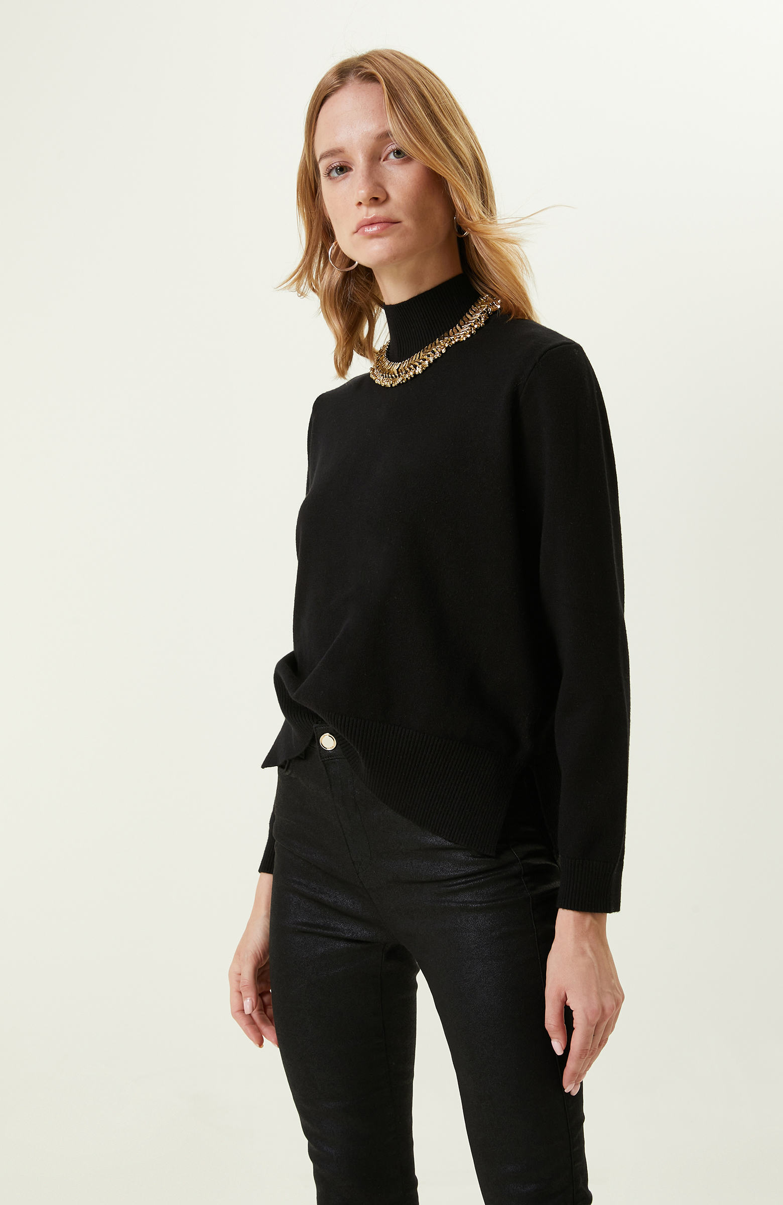 Siyah Dik Yaka Triko Kazak