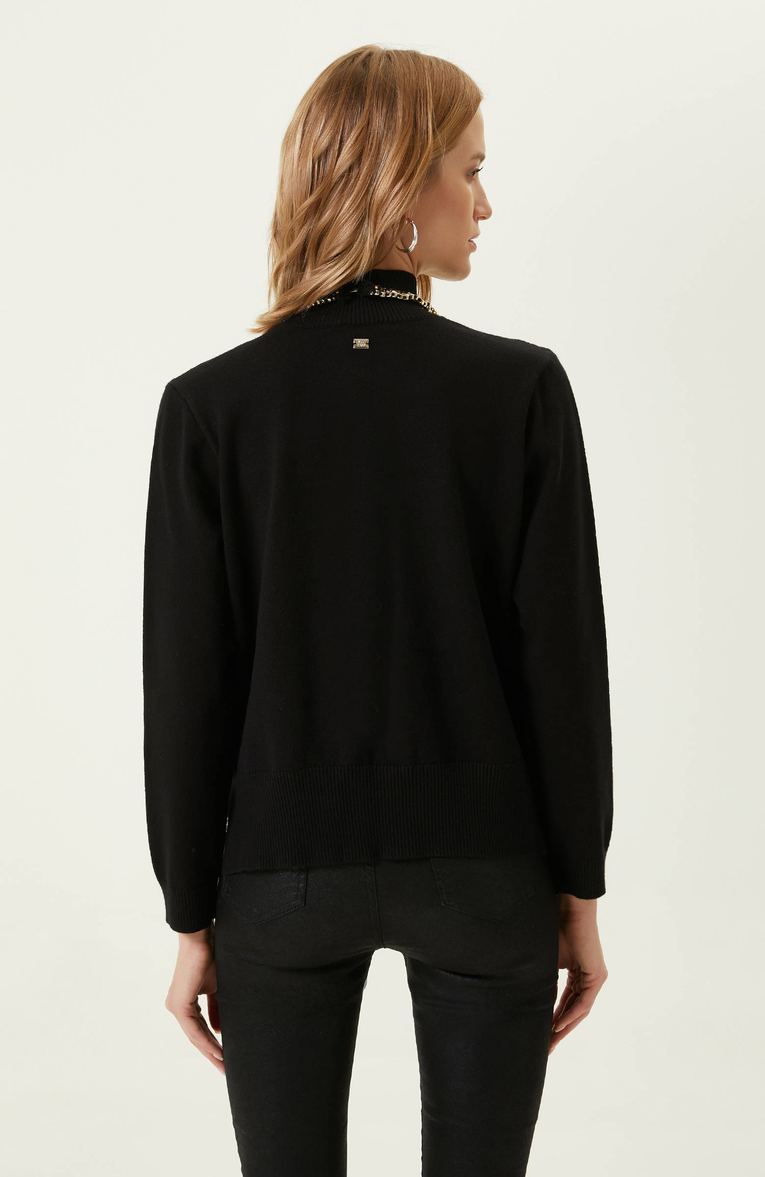 Siyah Dik Yaka Triko Kazak