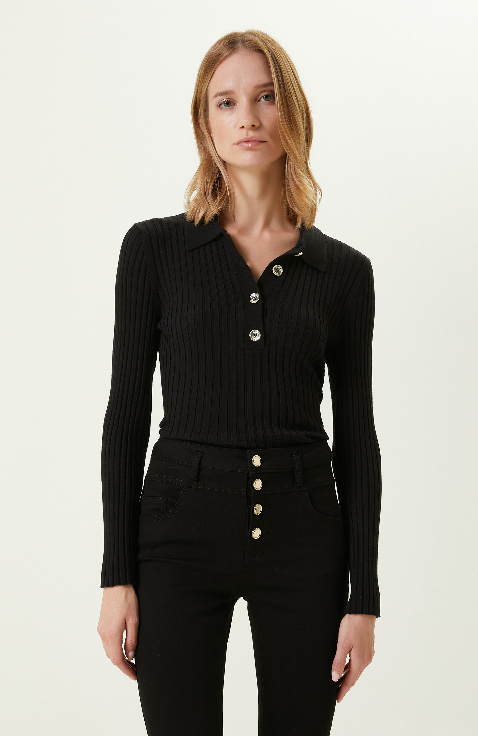 Düğme Detaylı Siyah Kazak