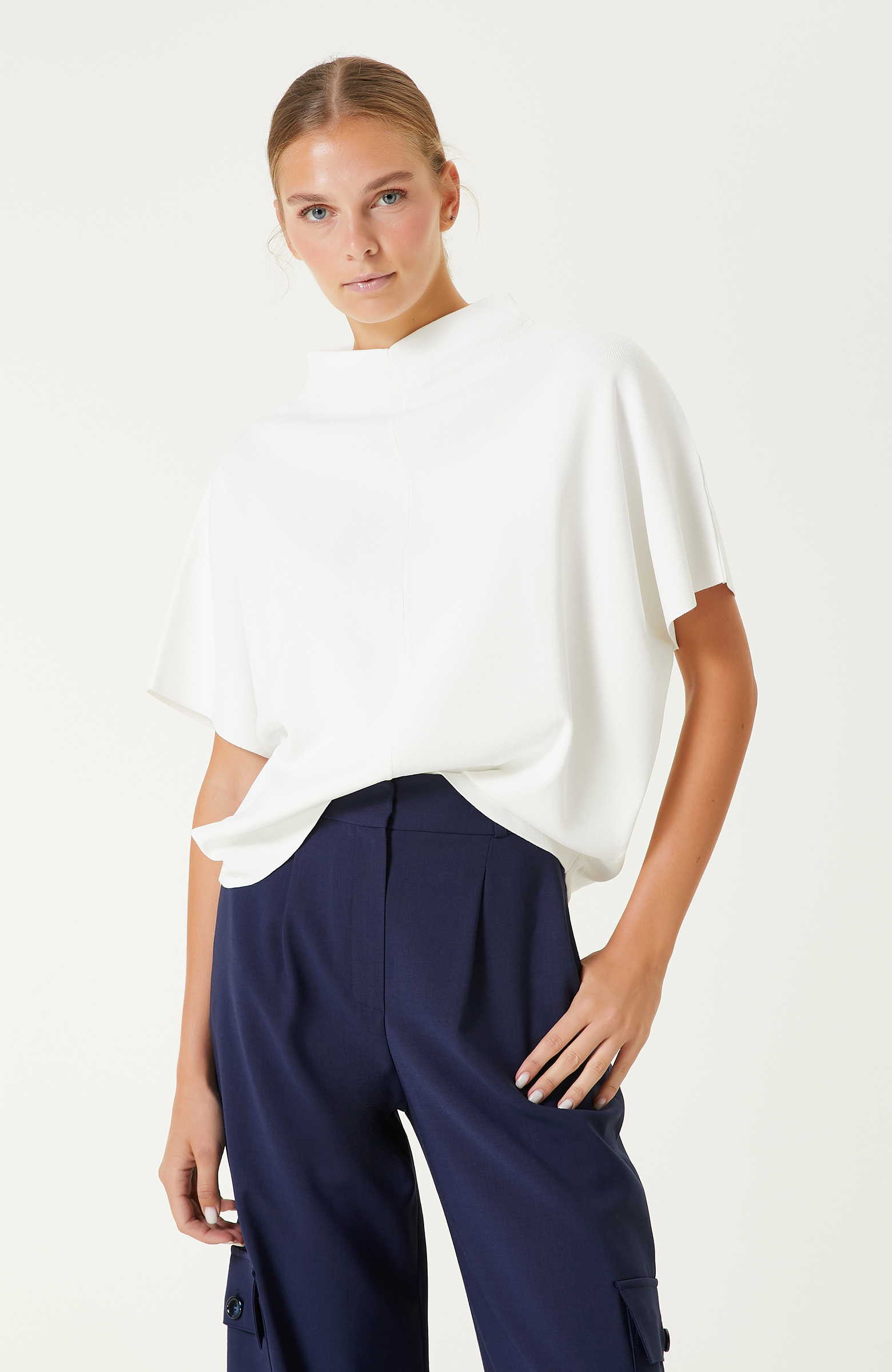 Ekru Dik Yaka Triko Kazak