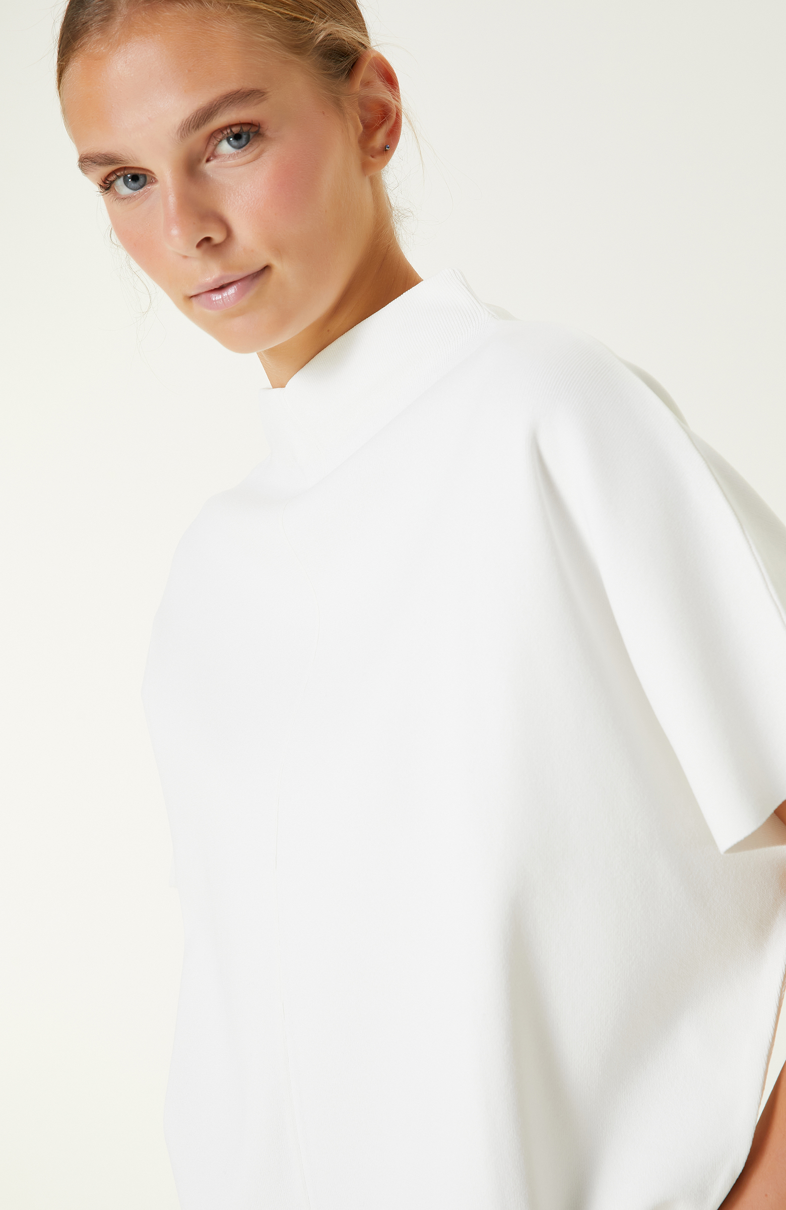 Ekru Dik Yaka Triko Kazak