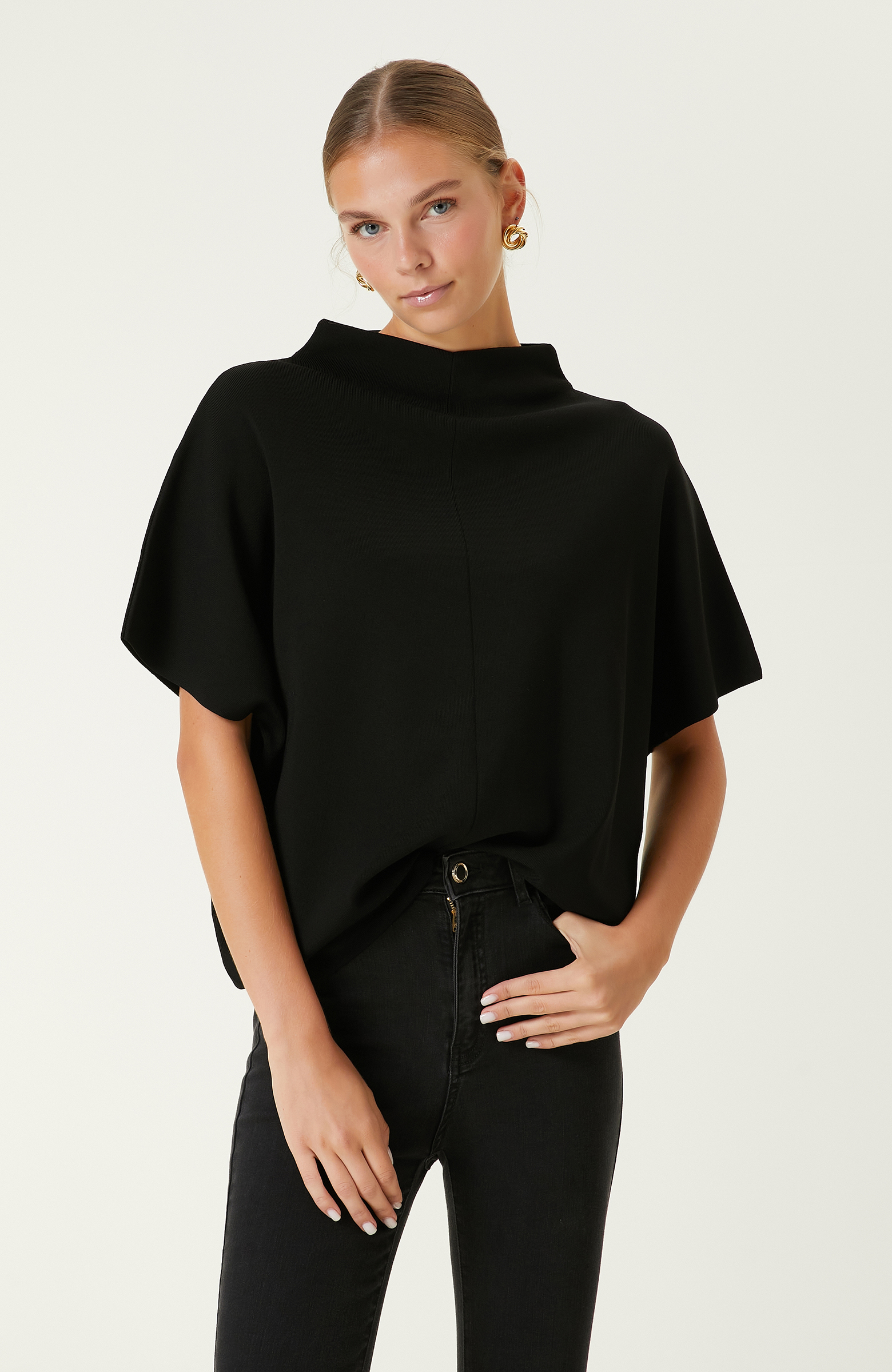 Siyah Dik Yaka Triko Kazak