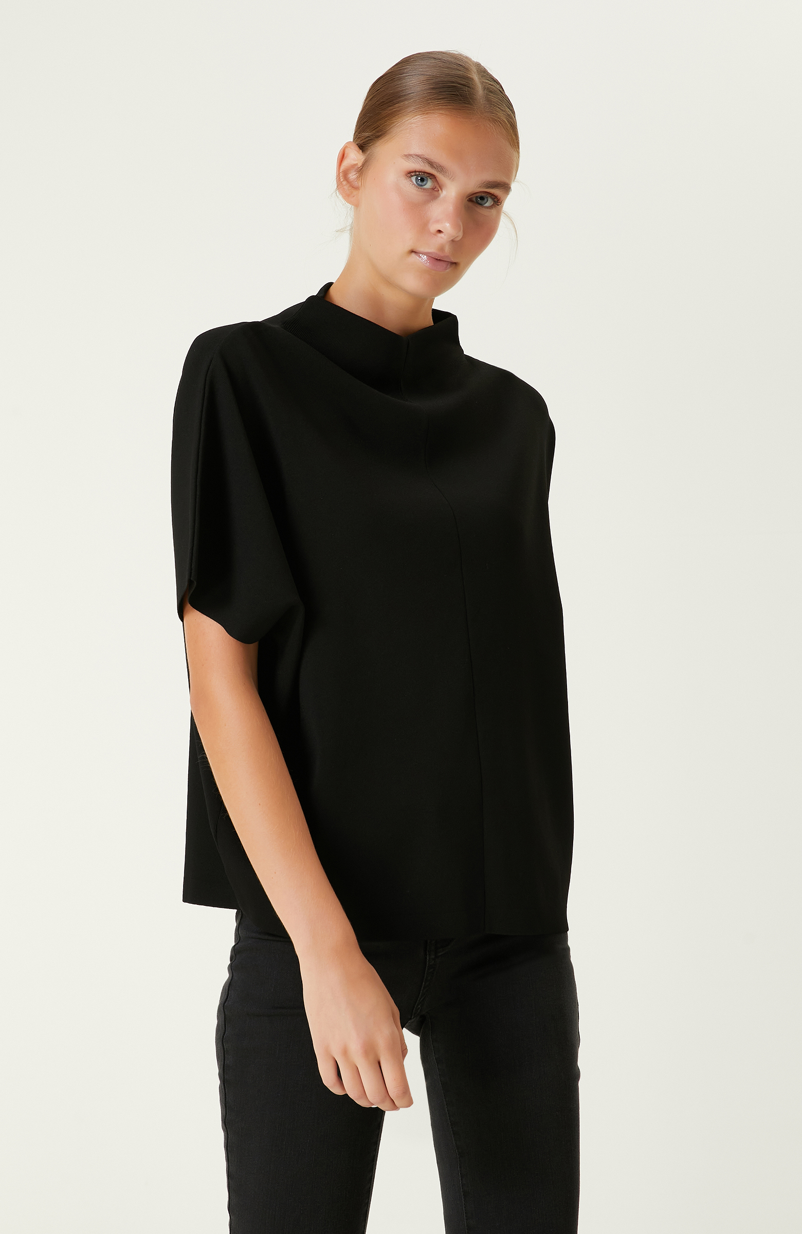 Siyah Dik Yaka Triko Kazak