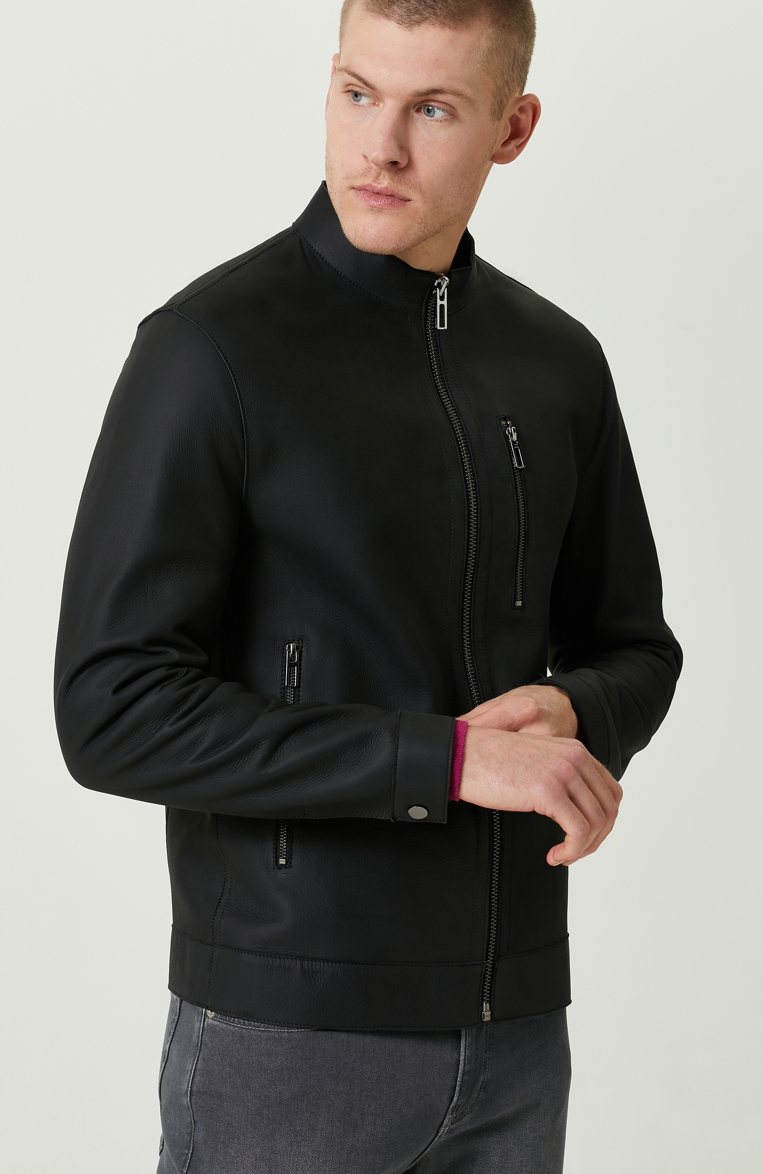 Siyah Dik Yaka Süet Deri Mont