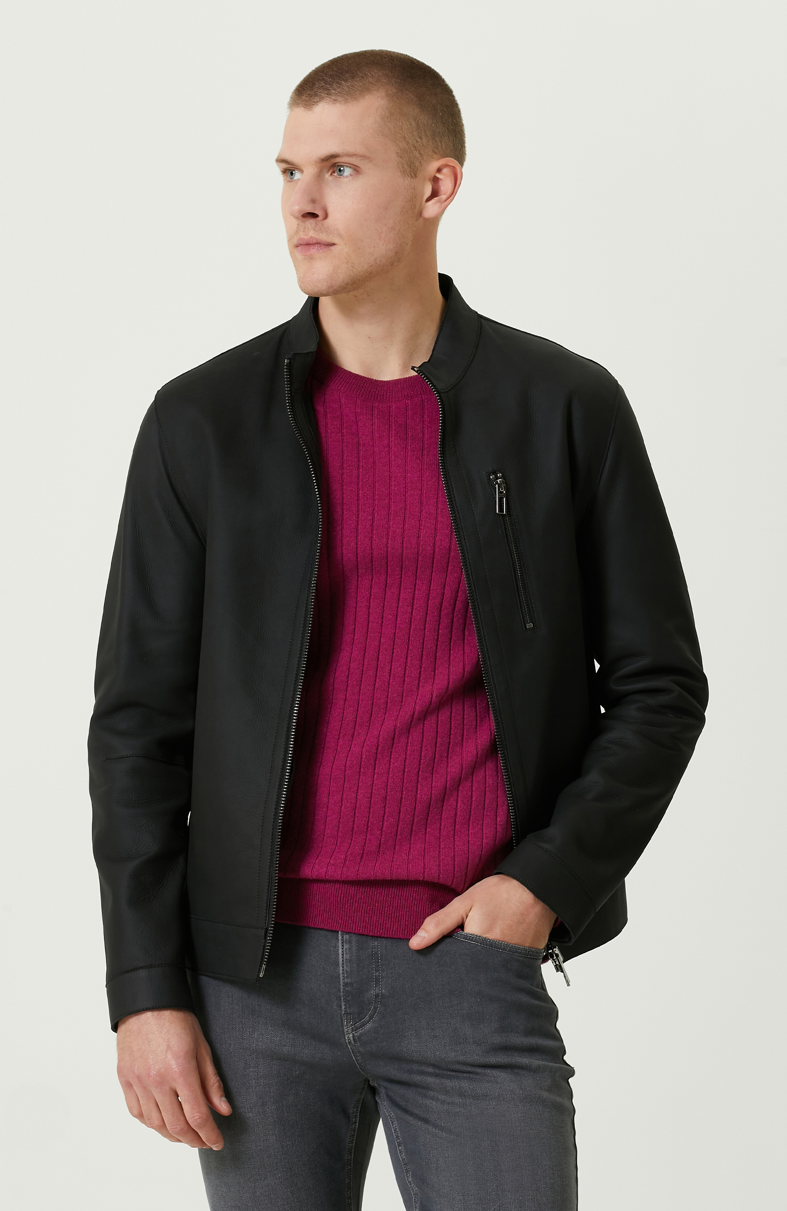 Siyah Dik Yaka Süet Deri Mont