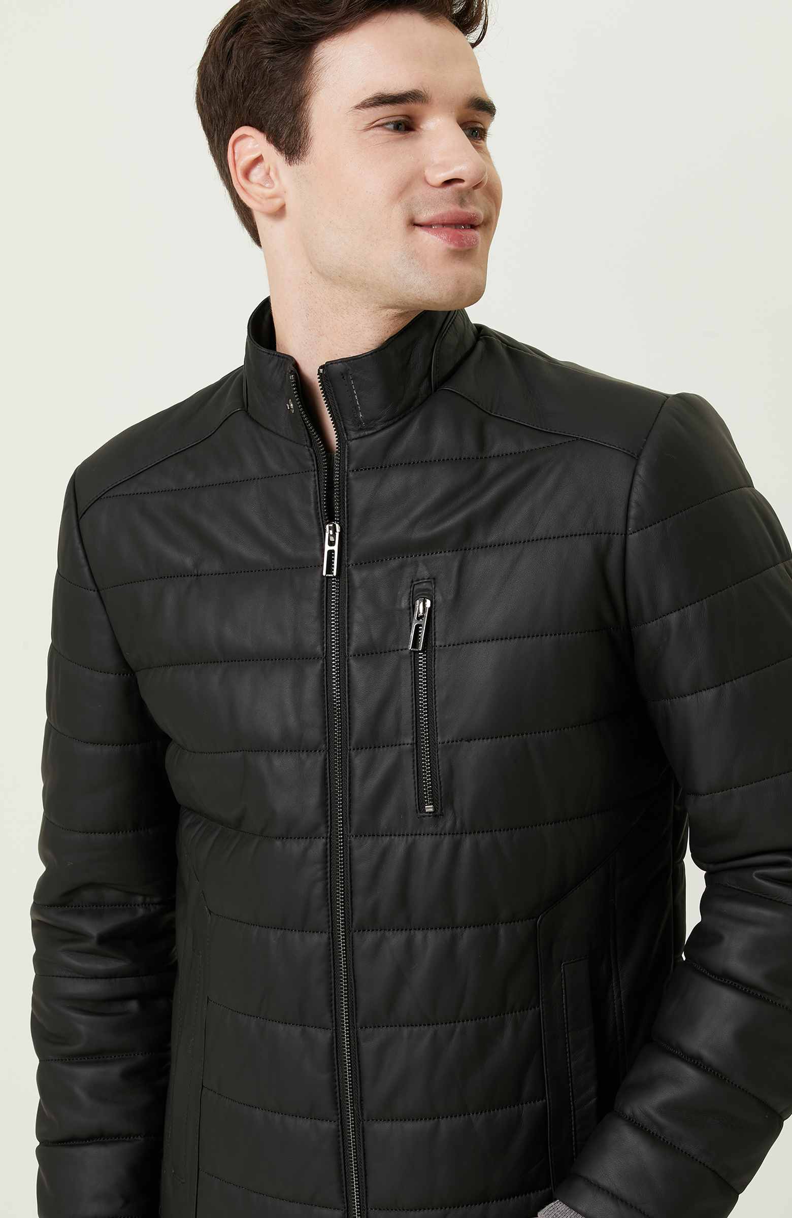 Dik Yaka Siyah Deri Mont