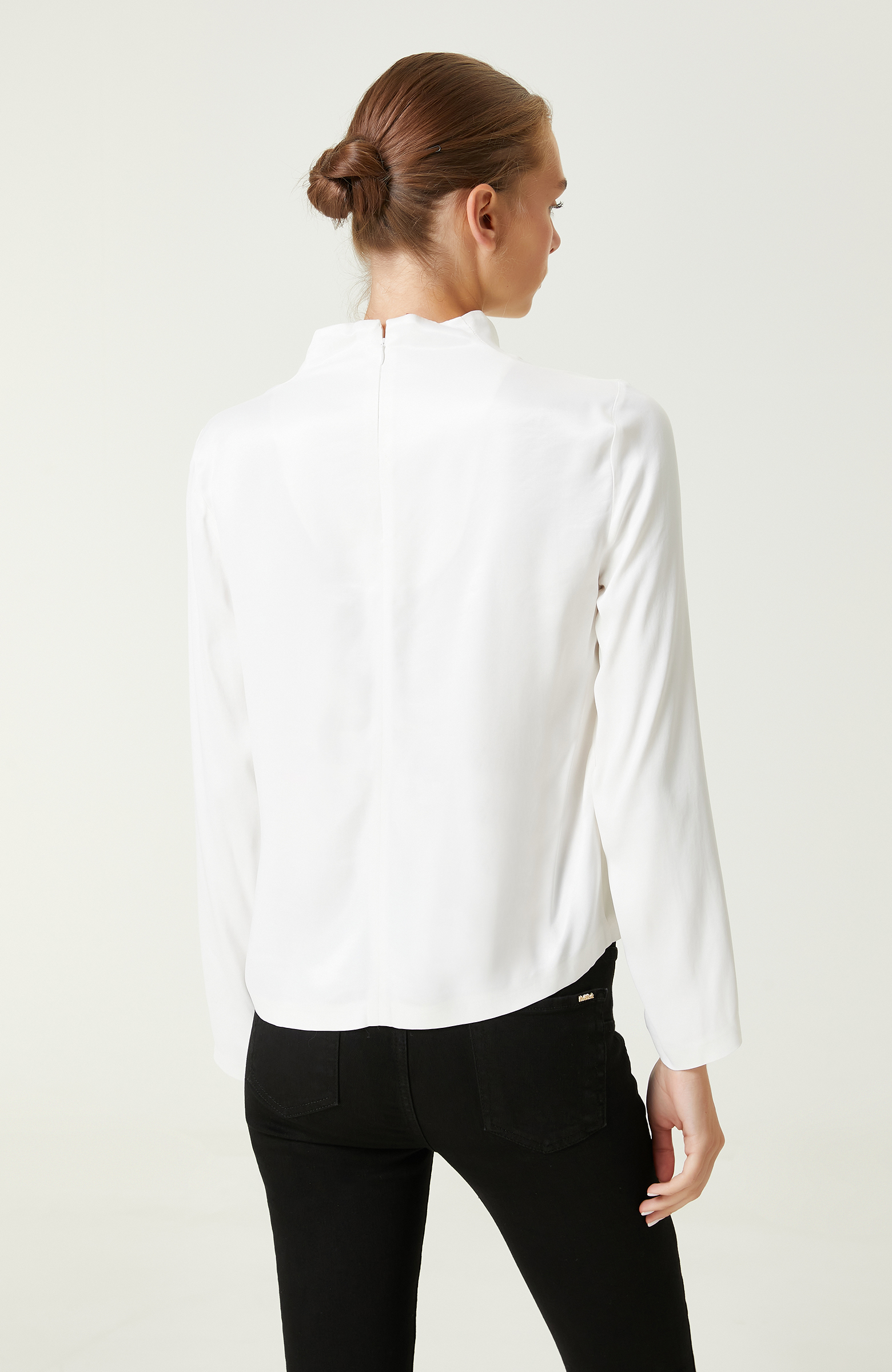 Ekru Degaje Yaka Bluz