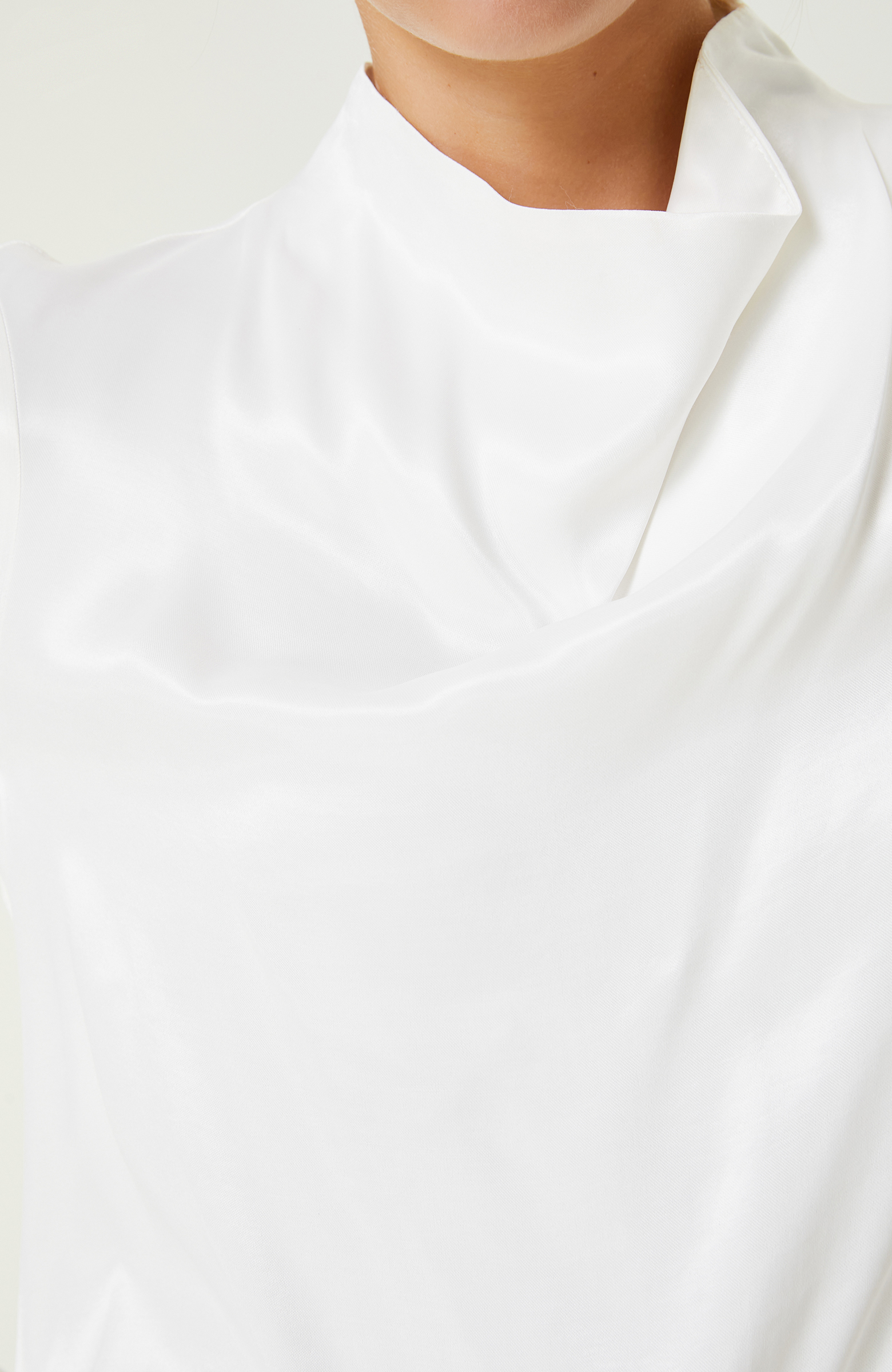 Ekru Degaje Yaka Bluz