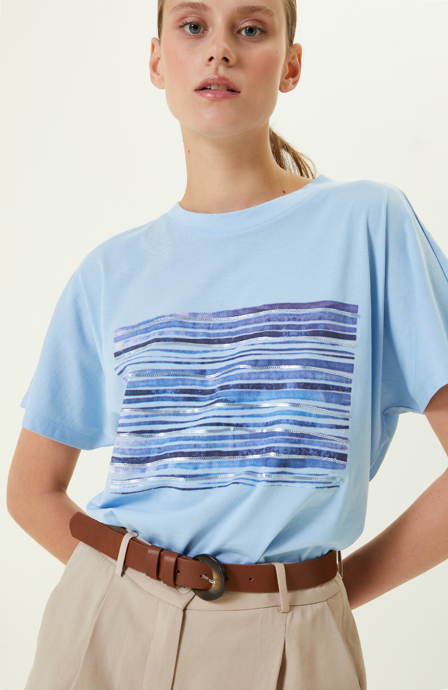 Önü Taş Baskılı Açık Mavi Tshirt